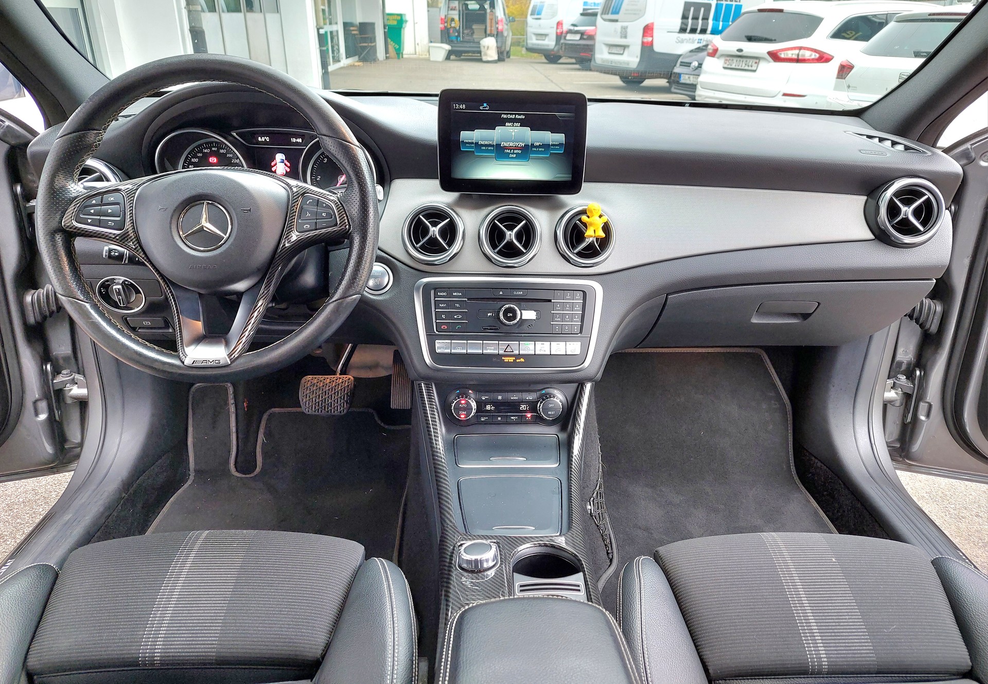 MERCEDES-BENZ GLA 200 d Swiss Star Edition AMG 4Matic 7G-DCT-image-7