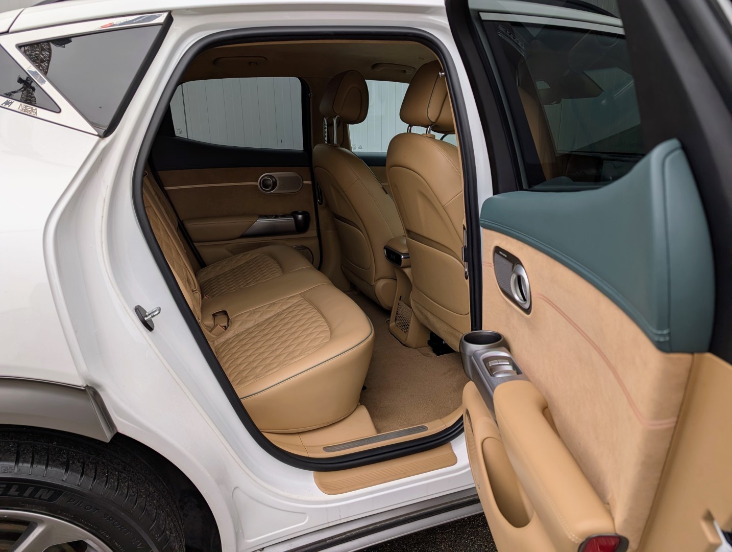 GENESIS GV60 77.4 kWh Sport AWD-image-14