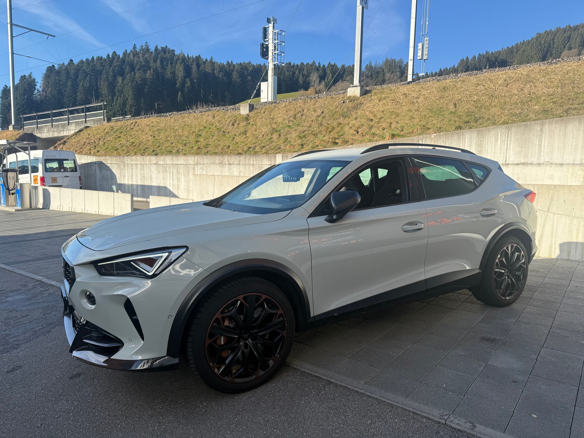 CUPRA Formentor 2.5TSI VZ5 Taiga Grey 4Drive DSG-image-4