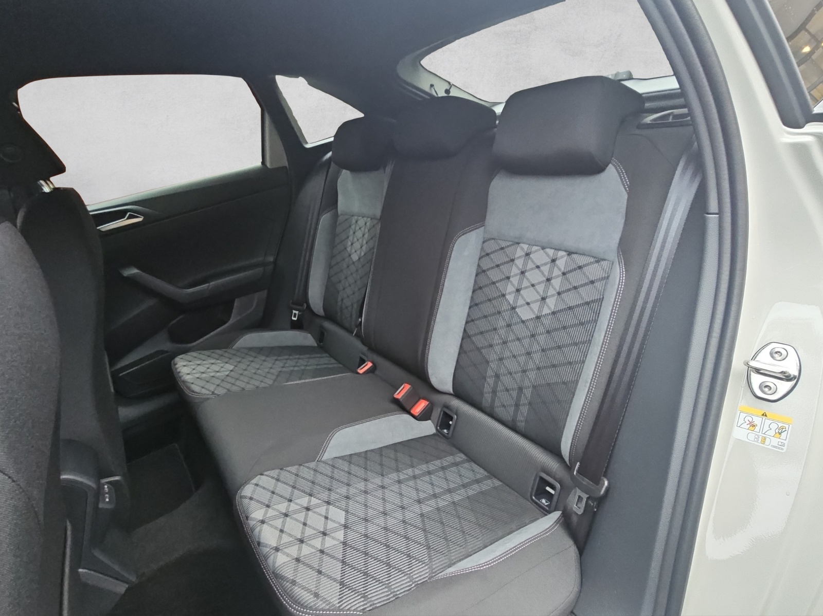 VW Taigo 1.5 TSI R-Line DSG-image-9