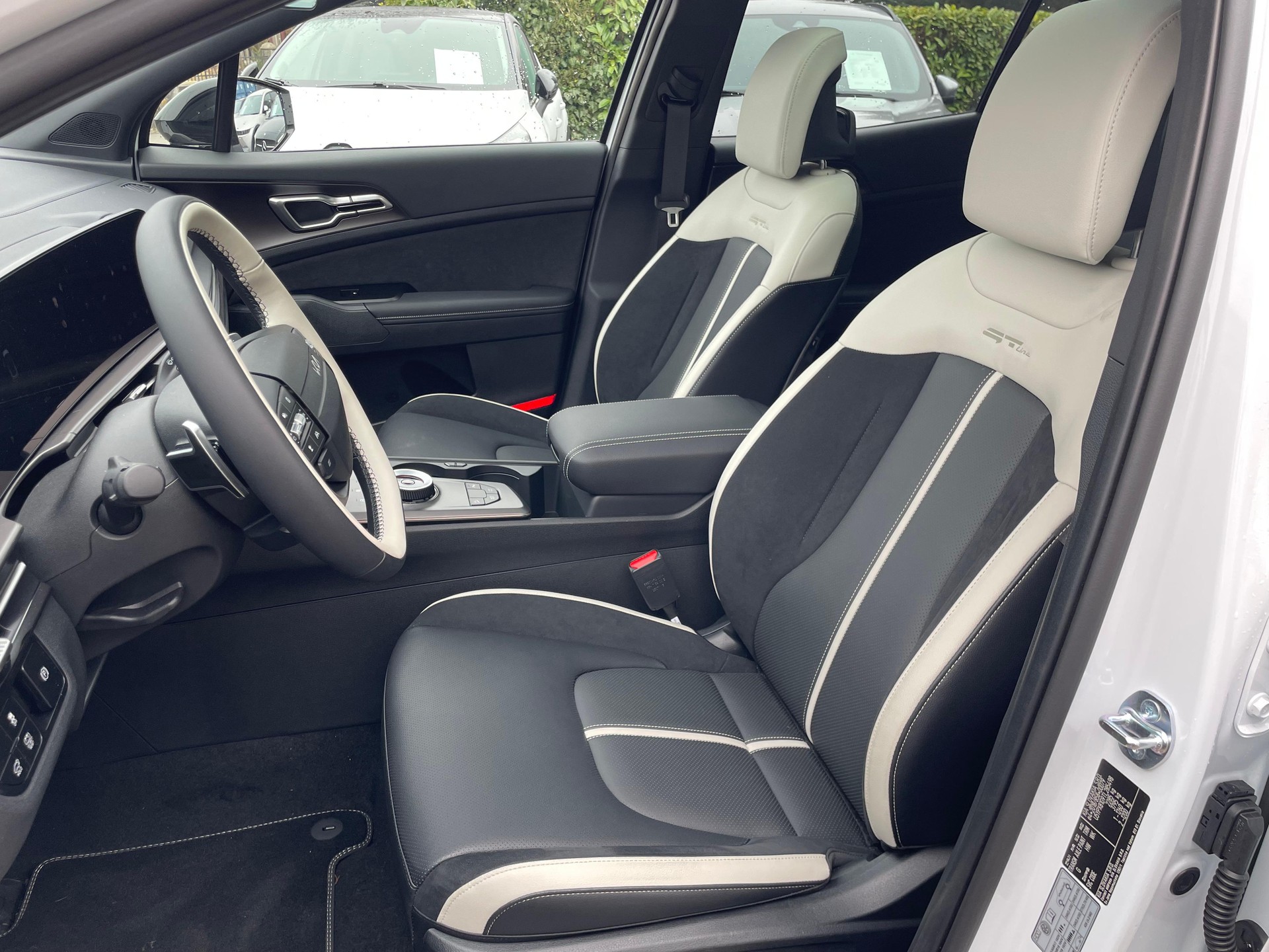 KIA Sportage 1.6 T-GDi Hybrid GT-Line-image-10