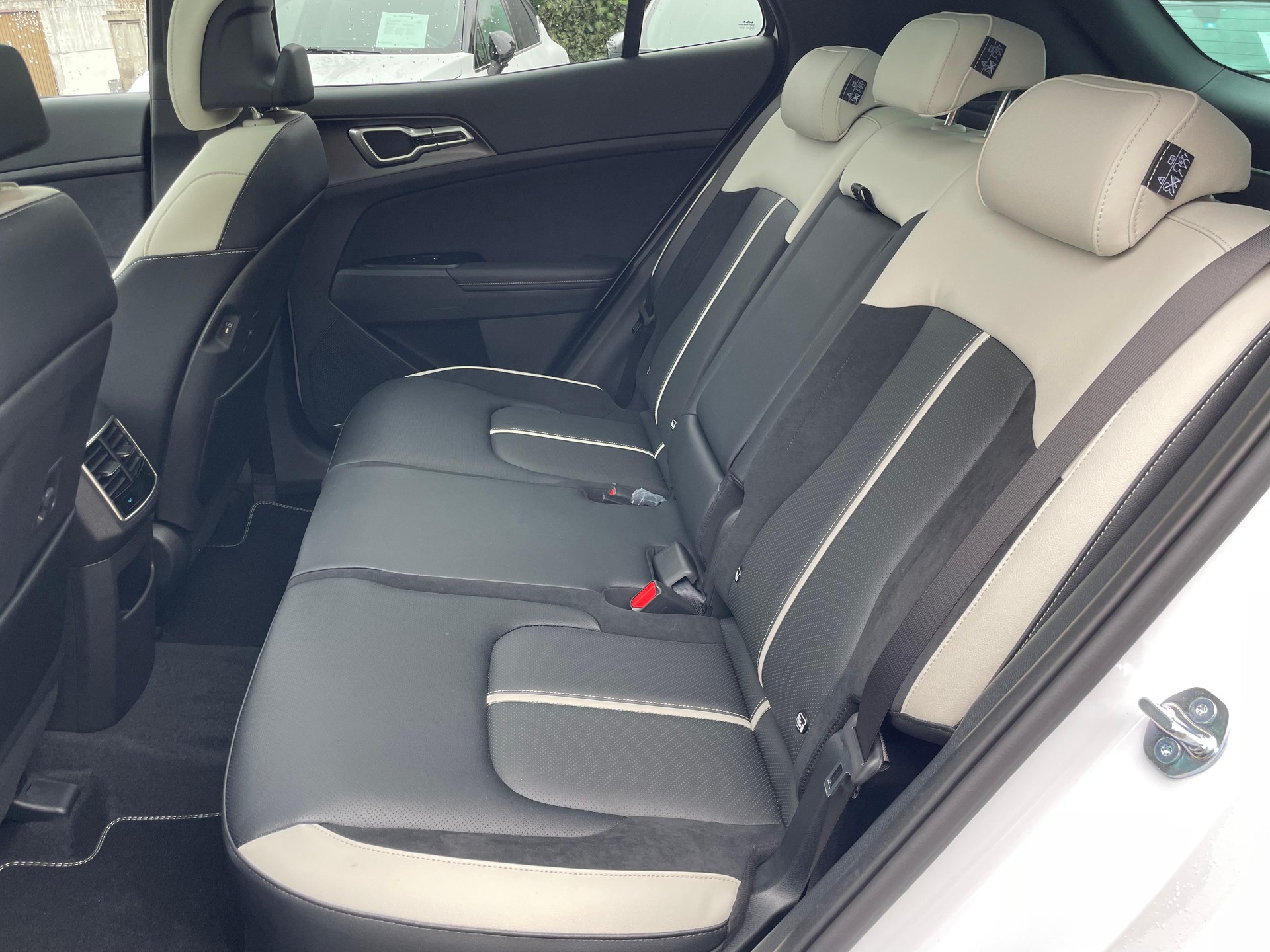 KIA Sportage 1.6 T-GDi Hybrid GT-Line-image-11