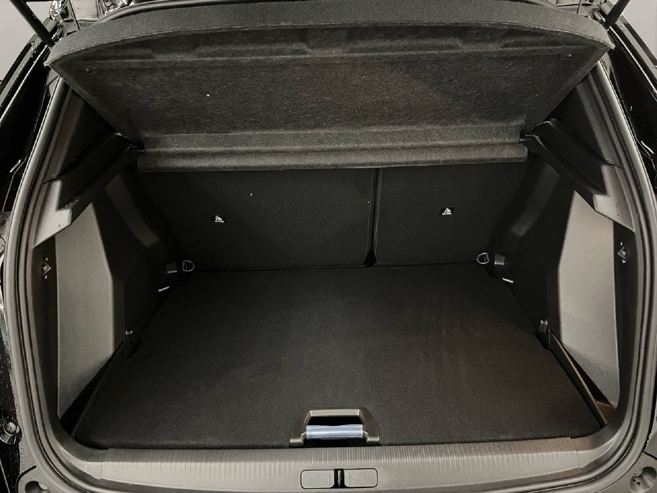 PEUGEOT 2008 1.2 Hybrid 145 GT-image-12