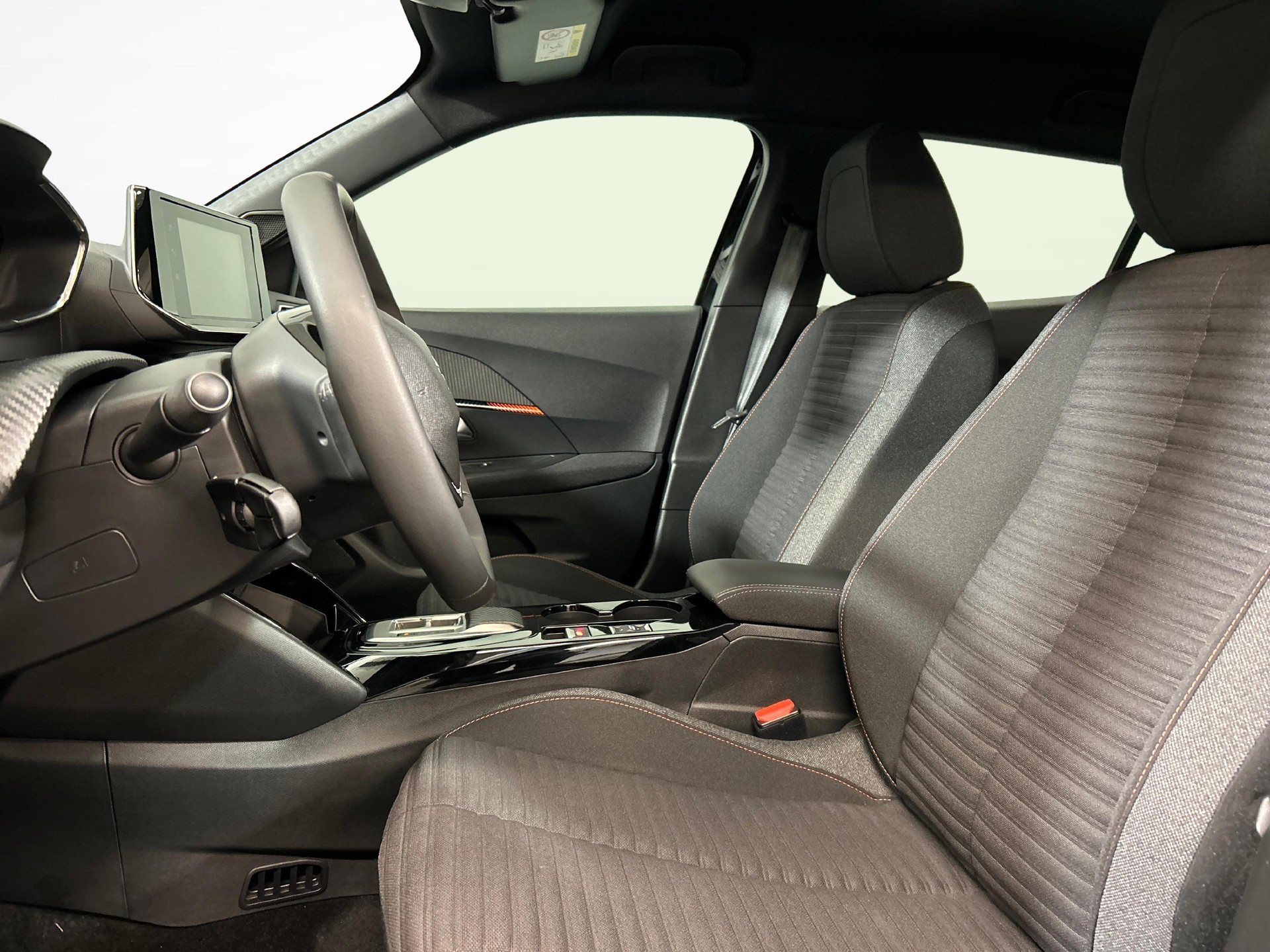 PEUGEOT 2008 e-Active Pack-image-3