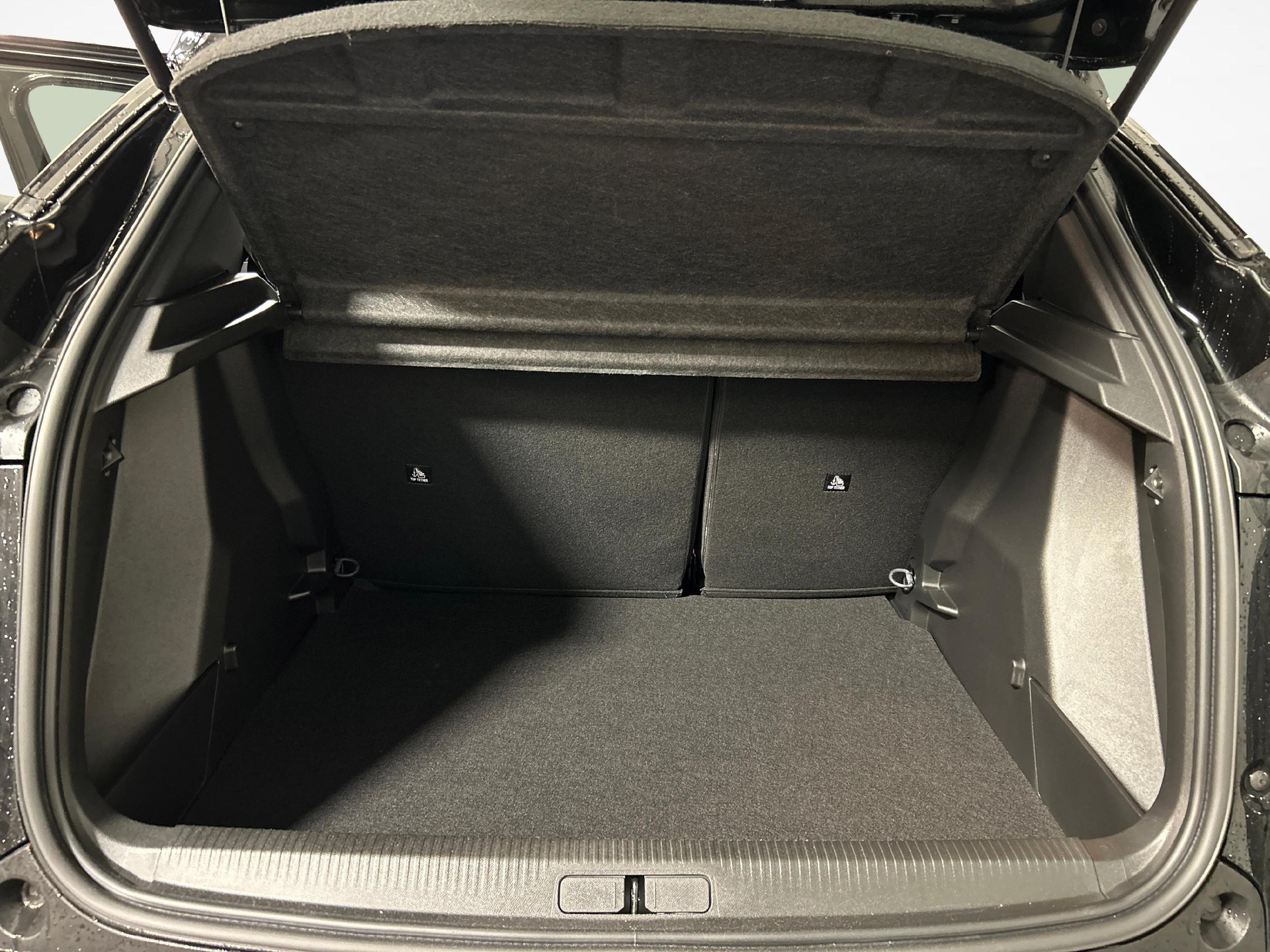 PEUGEOT 2008 e-Active Pack-image-12