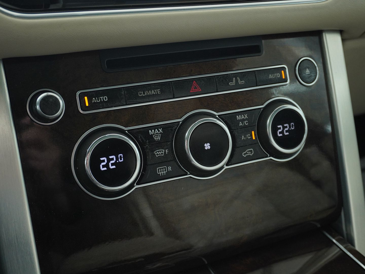 LAND ROVER Range Rover 5.0 V8 SC Vogue Automatic-image-12