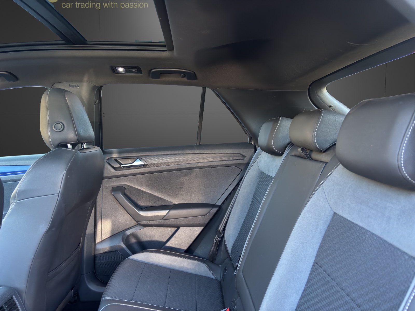 VW T-Roc 2.0 TSI R DSG 4Motion-image-9