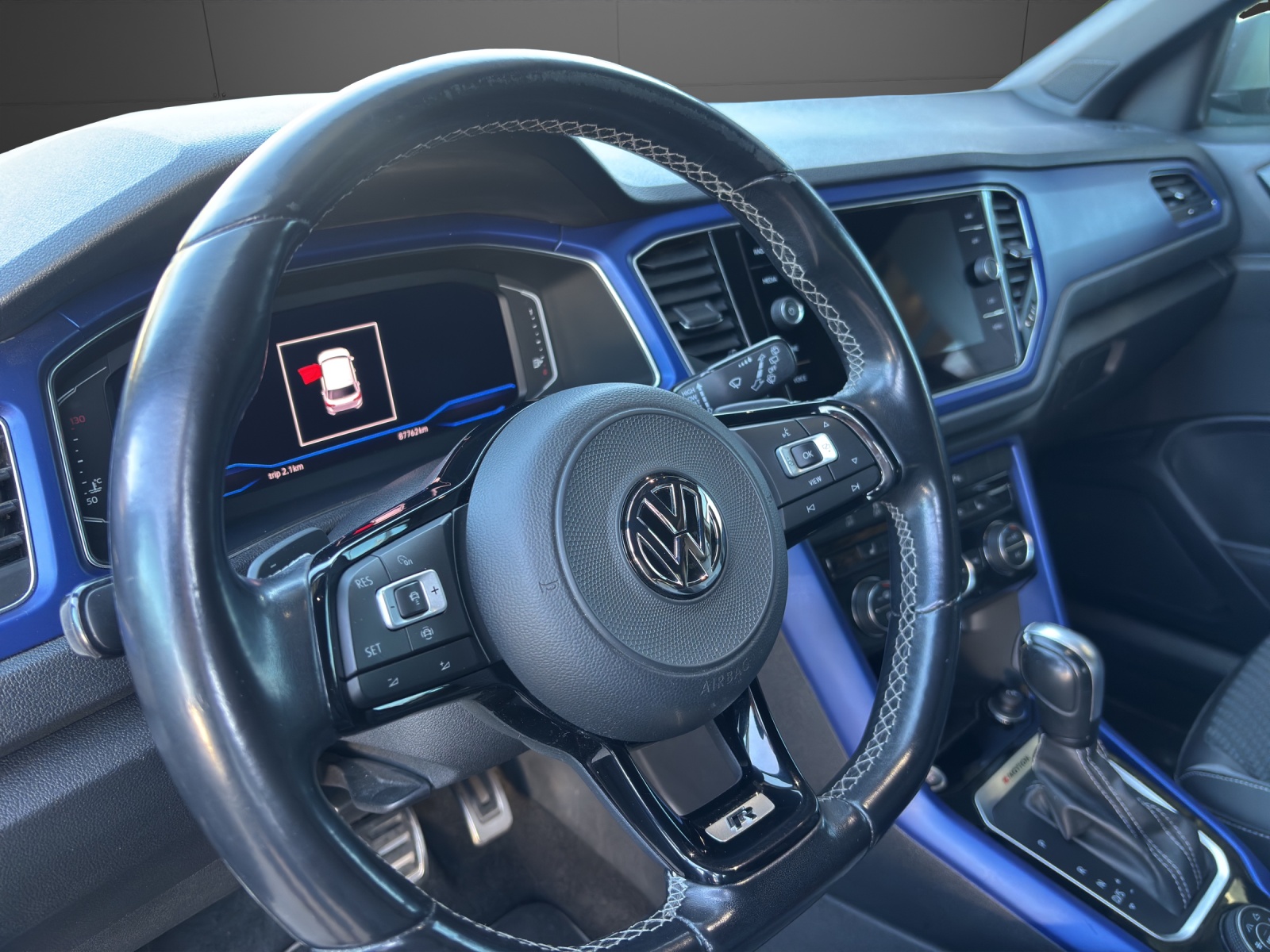 VW T-Roc 2.0 TSI R DSG 4Motion-image-3