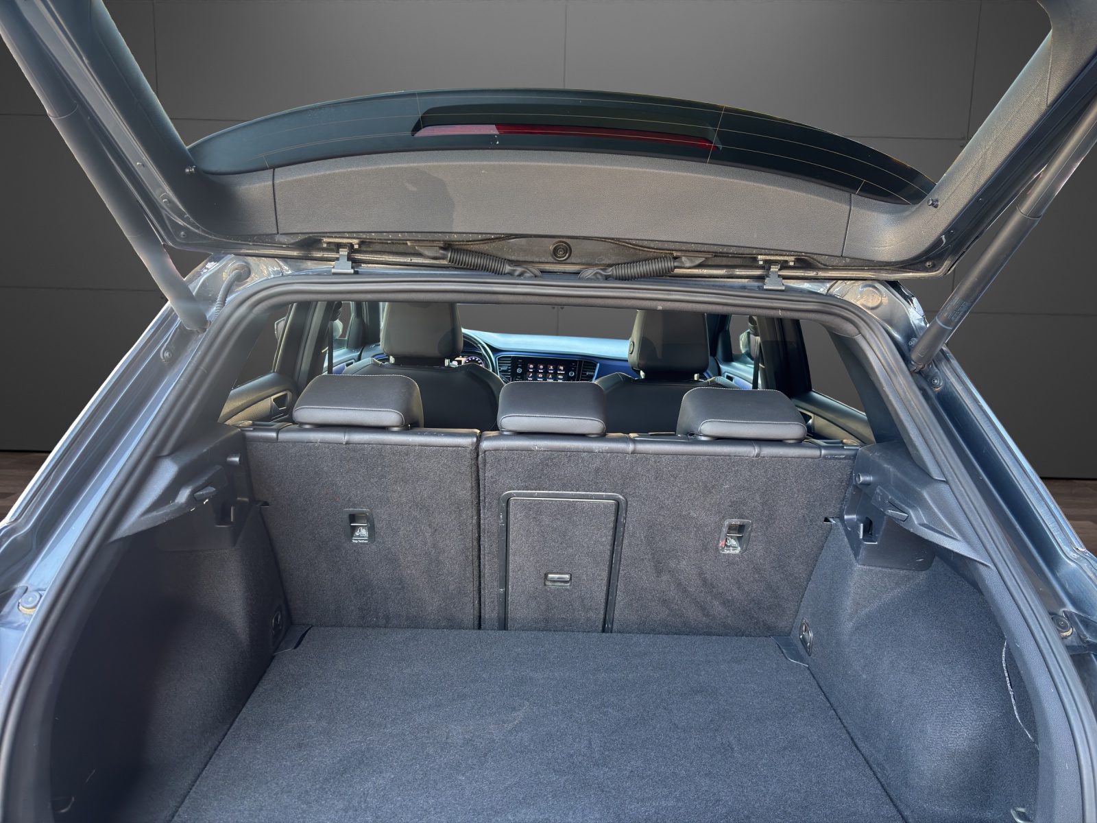 VW T-Roc 2.0 TSI R DSG 4Motion-image-10