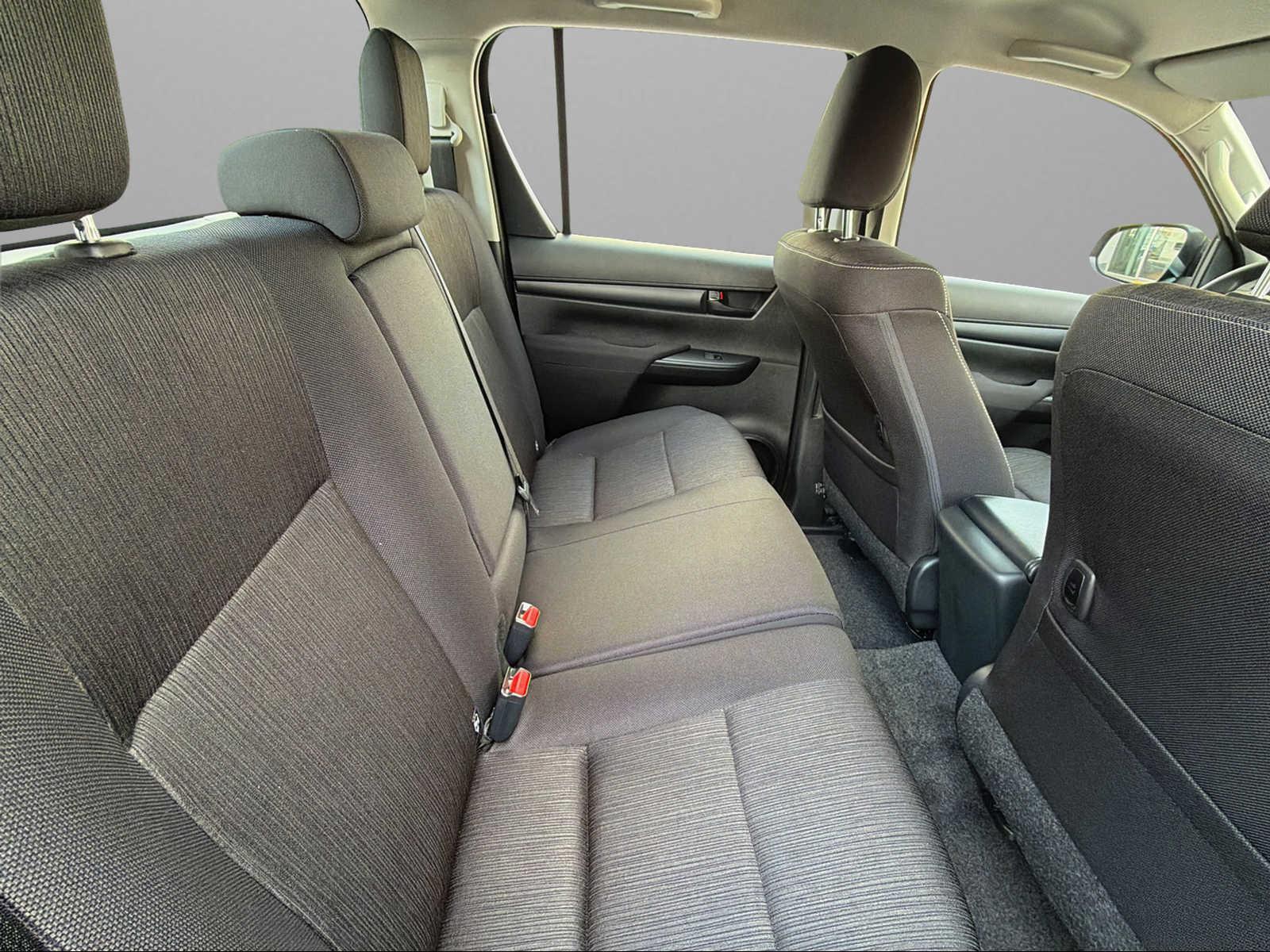 TOYOTA Hilux Double Cab.-Pick-up 2.8 D-4D 204 Comfort-image-8