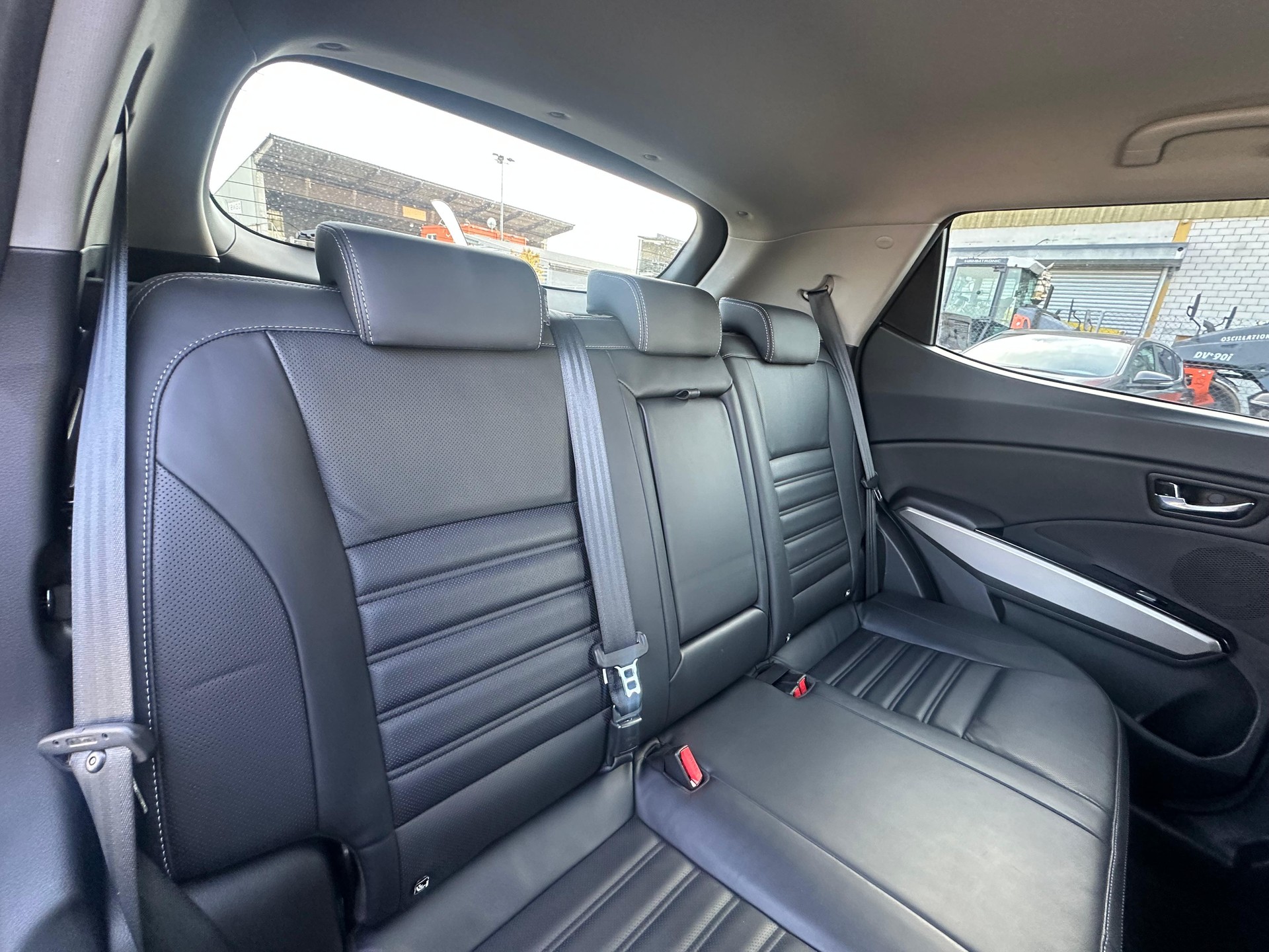 KGM-SsangYong Tivoli 1.6 eXDi Sapphire 4WD Automatic-image-10