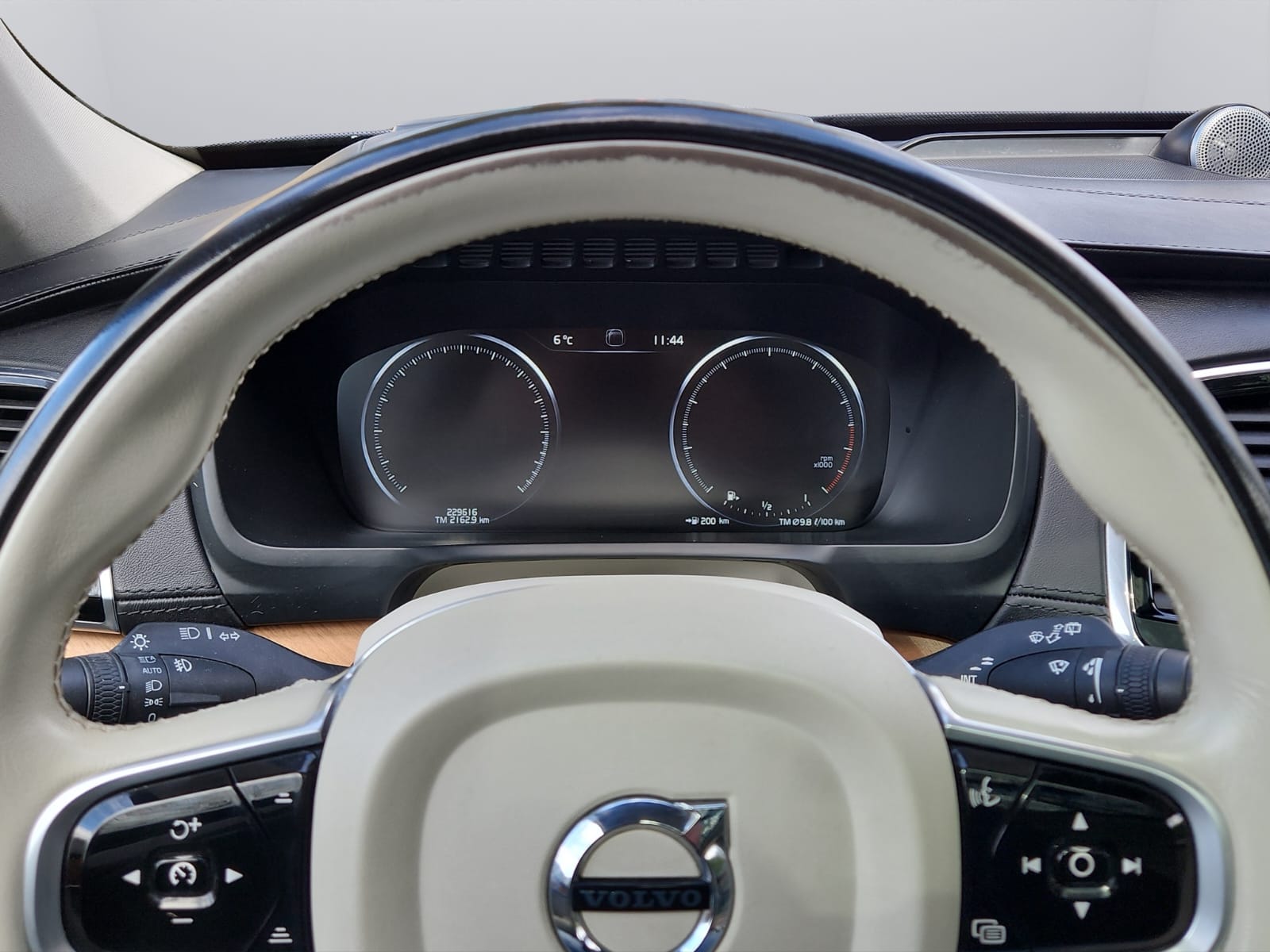 VOLVO XC90 T6 AWD Inscription Geartronic-image-25