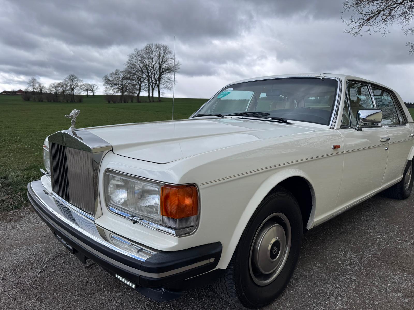 ROLLS-ROYCE Silver Spur