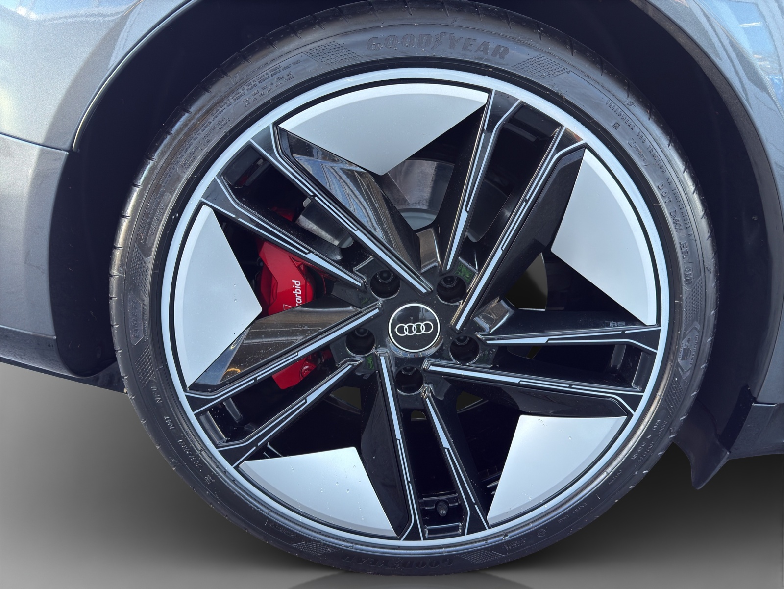 AUDI RS e-tron GT quattro-image-14