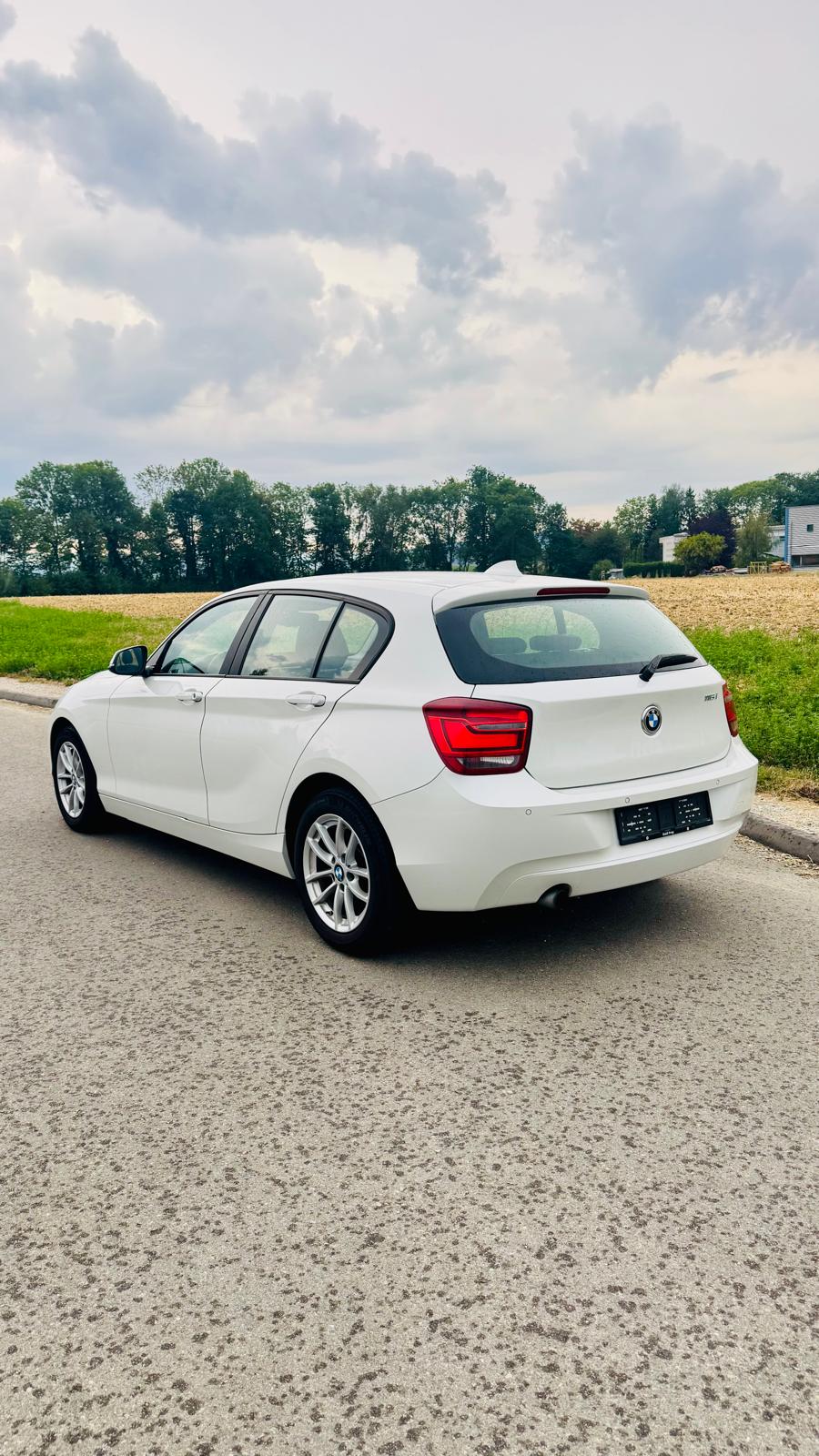 BMW 116i Sport Line Steptronic-image-2