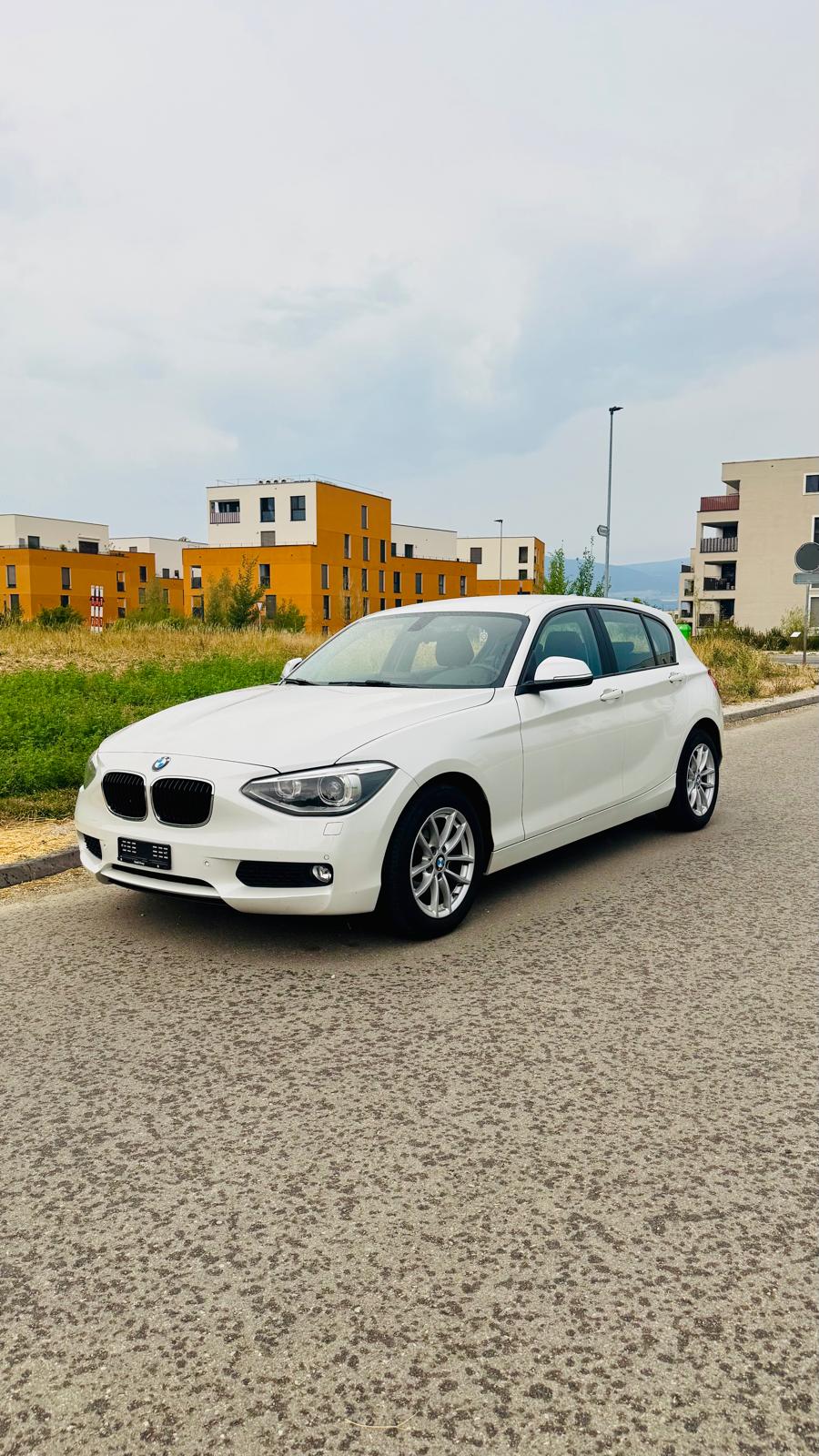 BMW 116i Sport Line Steptronic-image-1