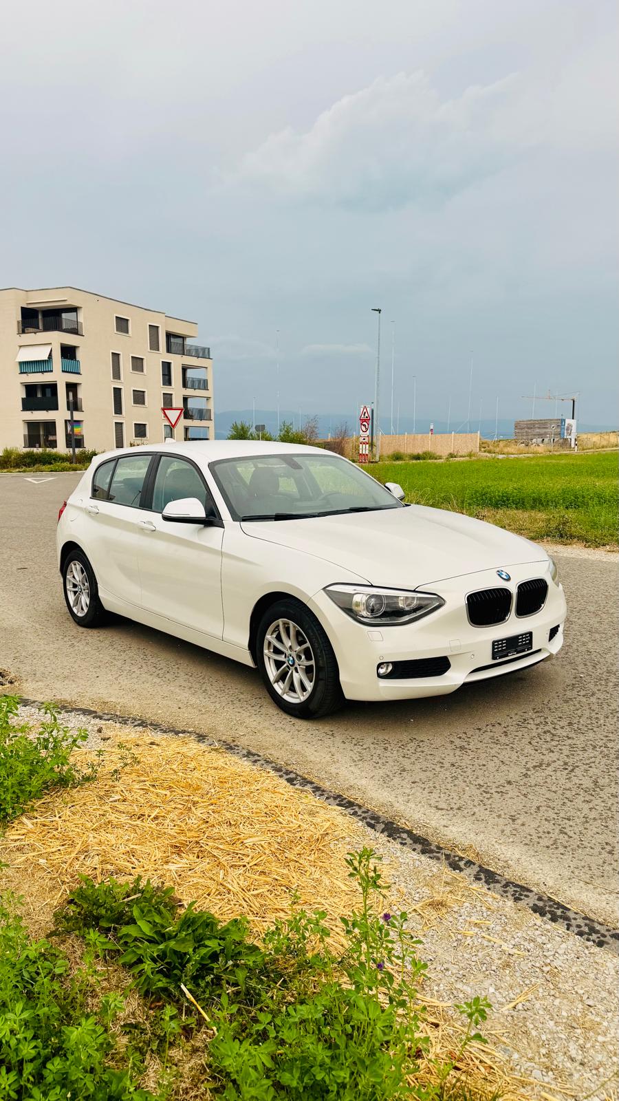 BMW 116i Sport Line Steptronic-image-0