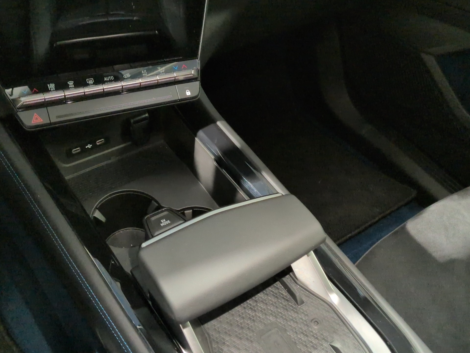 RENAULT Rafale 1.2 E-Tech Plug-in Hybrid 300 4x4 Esprit Alpine-image-10