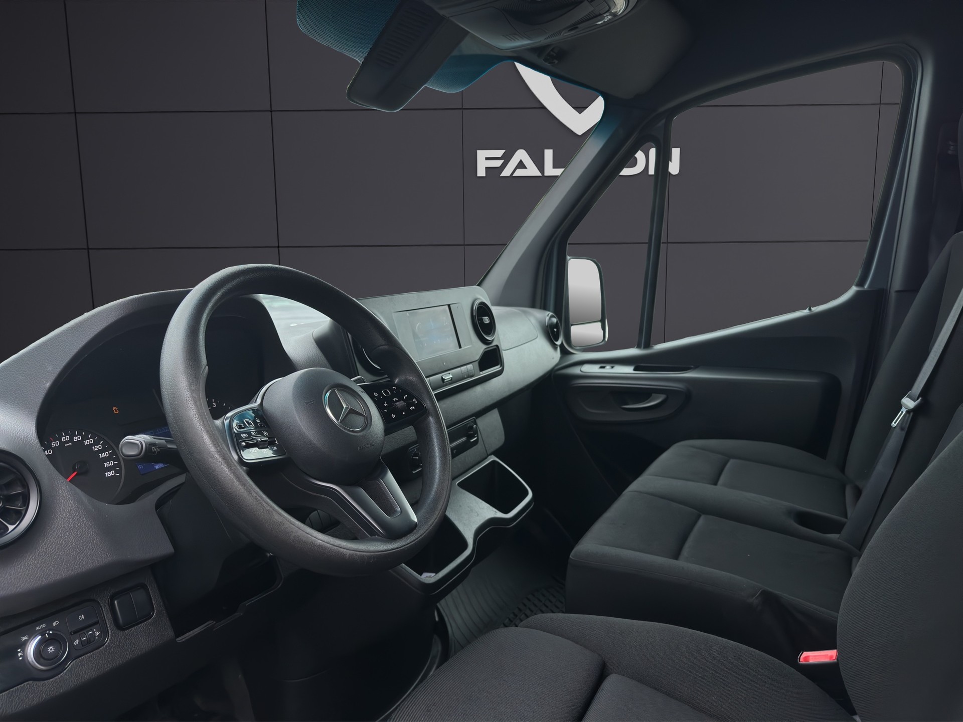 MERCEDES-BENZ Sprinter 214 CDI Standard 9G-TRONIC FWD-image-12