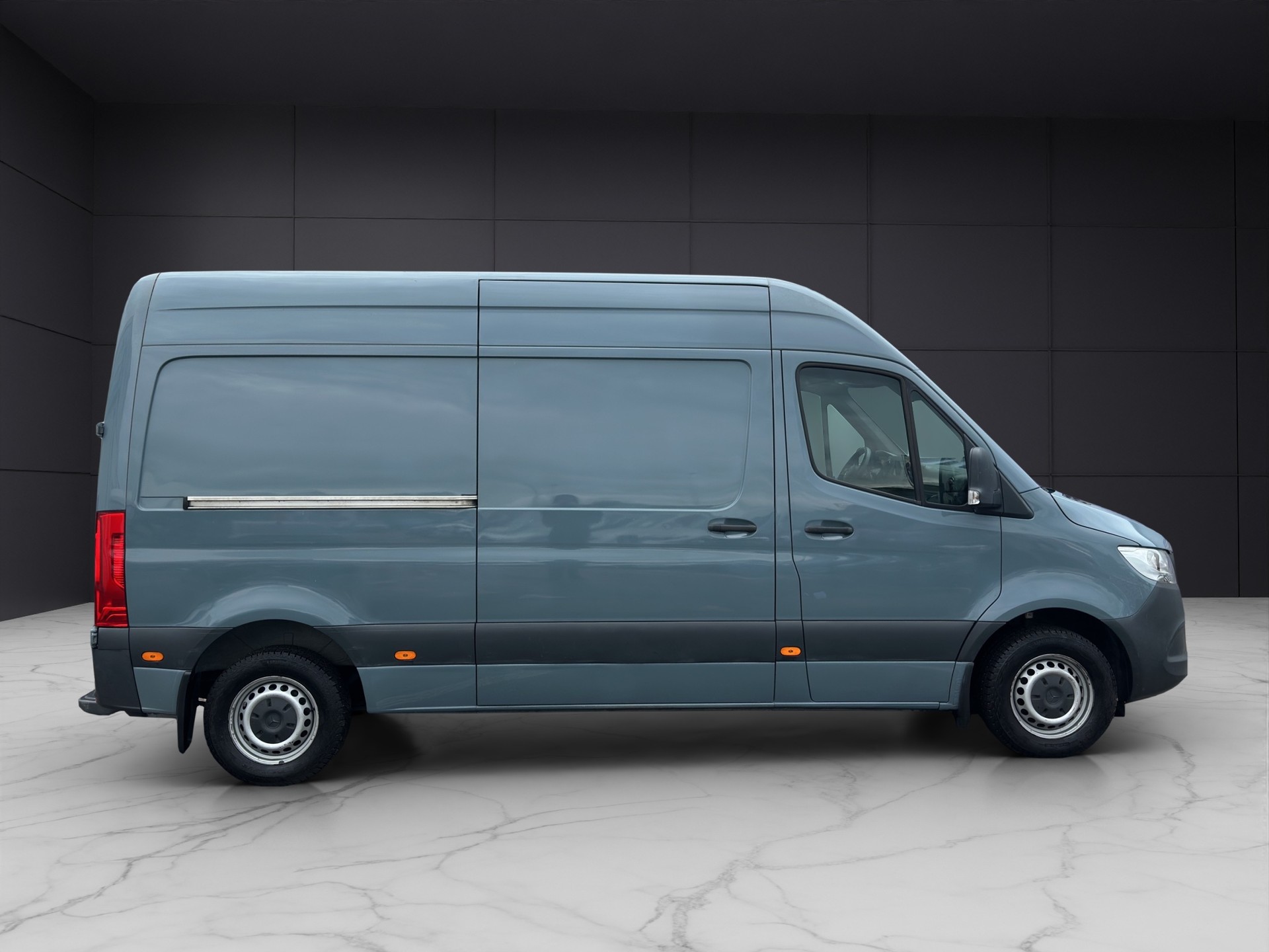 MERCEDES-BENZ Sprinter 214 CDI Standard 9G-TRONIC FWD-image-7