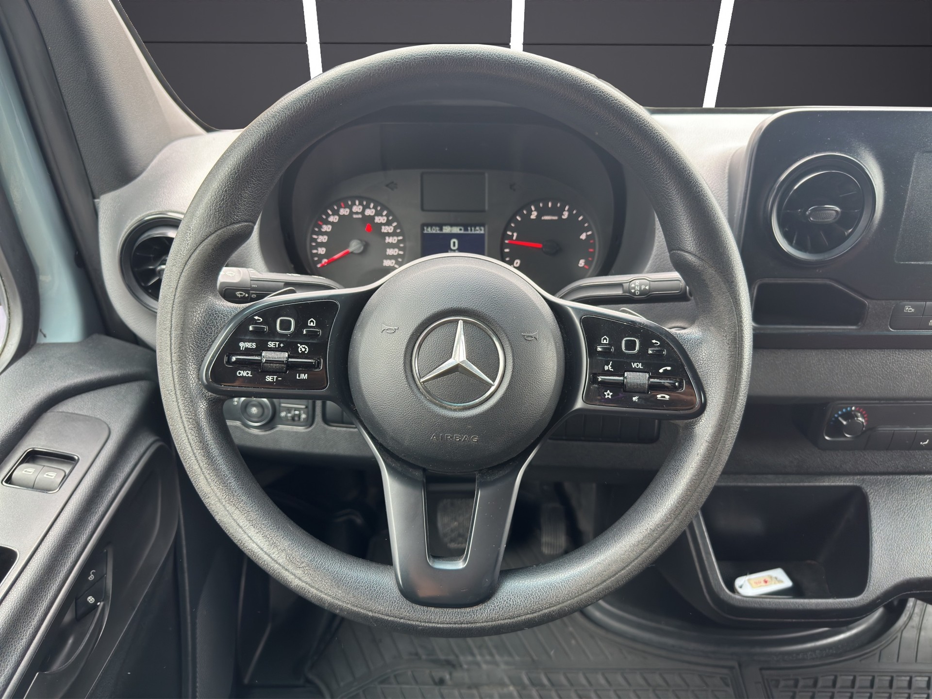 MERCEDES-BENZ Sprinter 214 CDI Standard 9G-TRONIC FWD-image-16