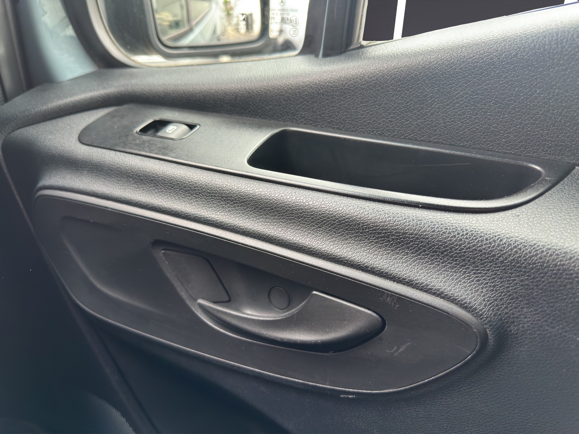 MERCEDES-BENZ Sprinter 214 CDI Standard 9G-TRONIC FWD-image-9