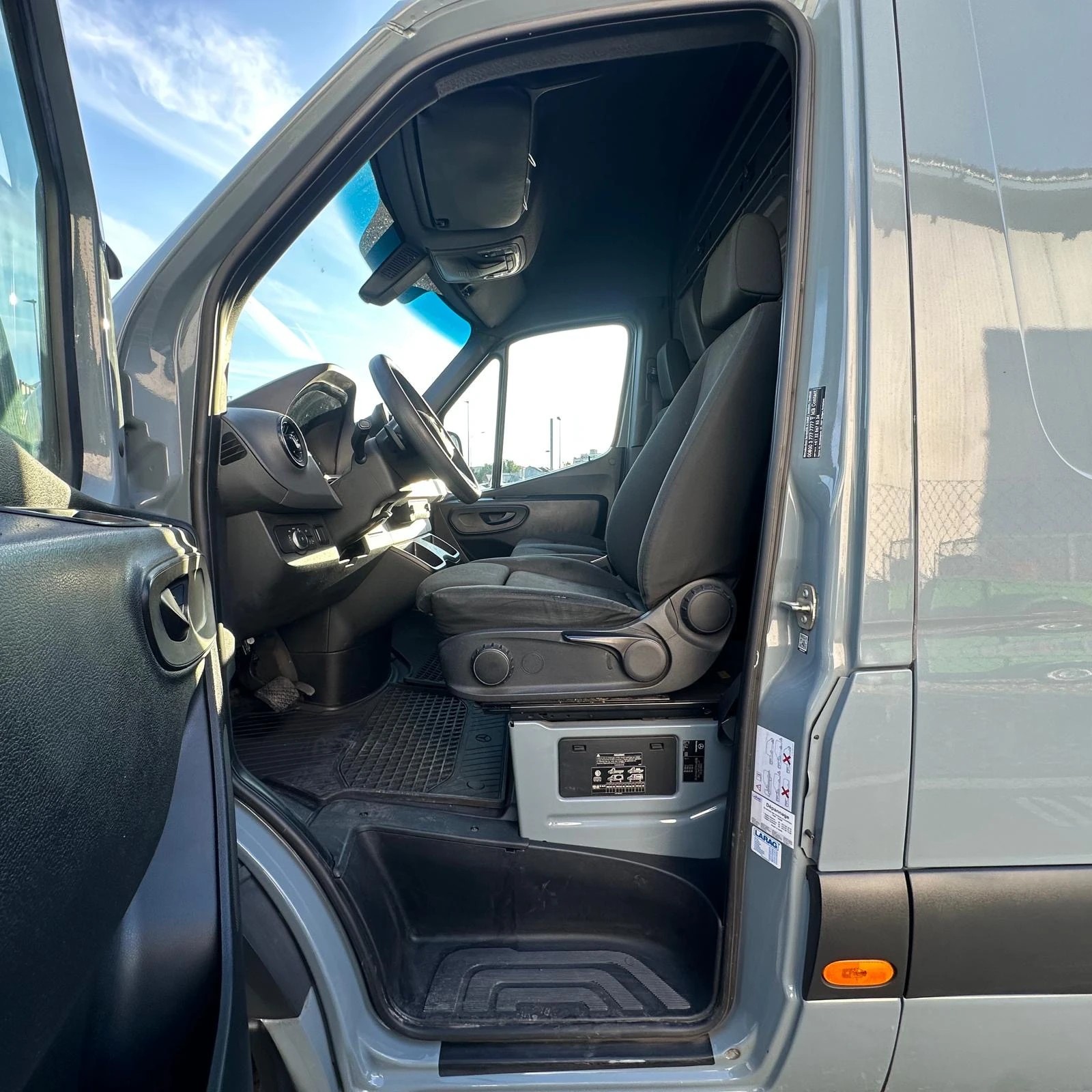 MERCEDES-BENZ Sprinter 214 CDI Standard 9G-TRONIC FWD-image-25