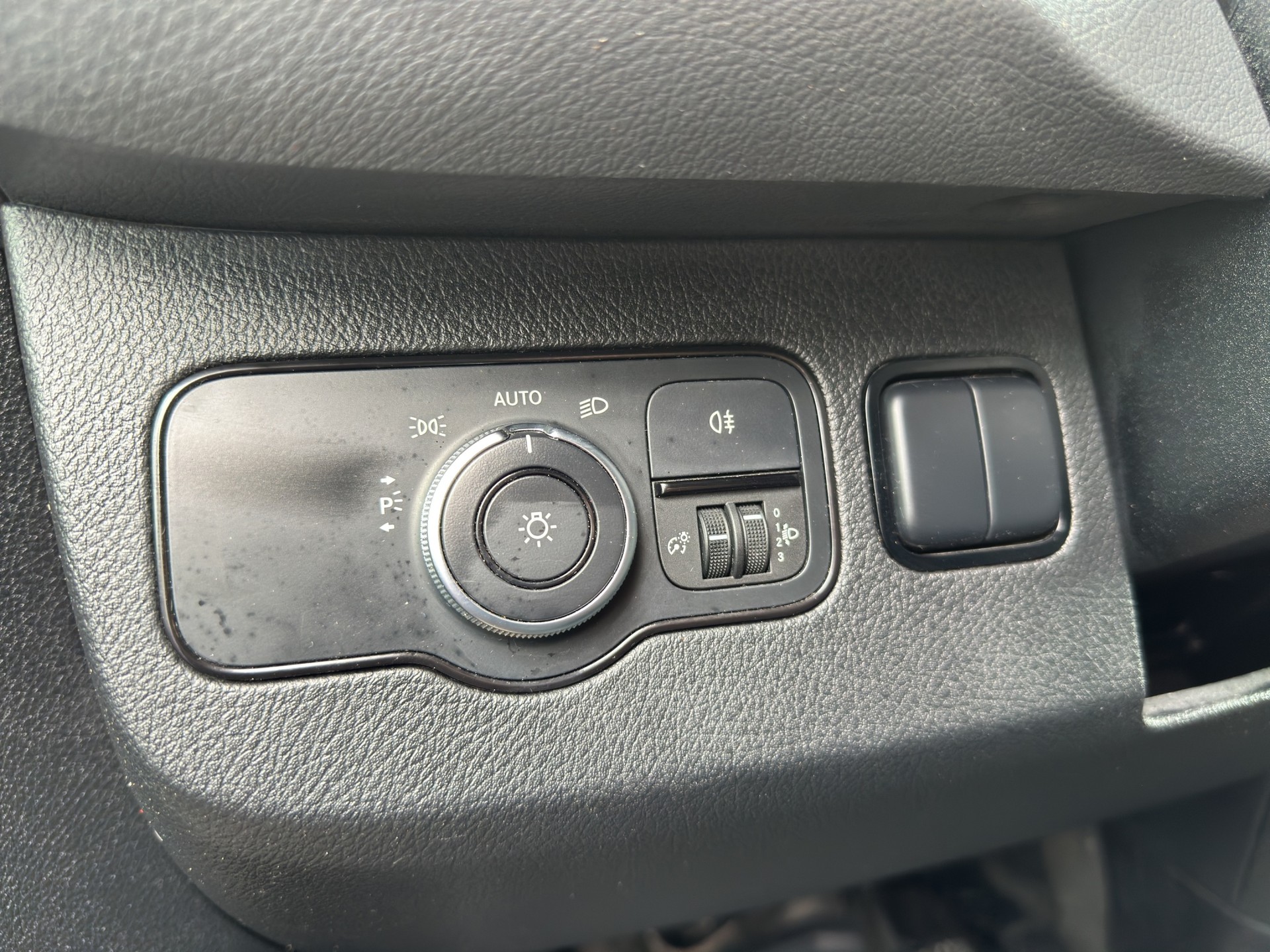 MERCEDES-BENZ Sprinter 214 CDI Standard 9G-TRONIC FWD-image-21