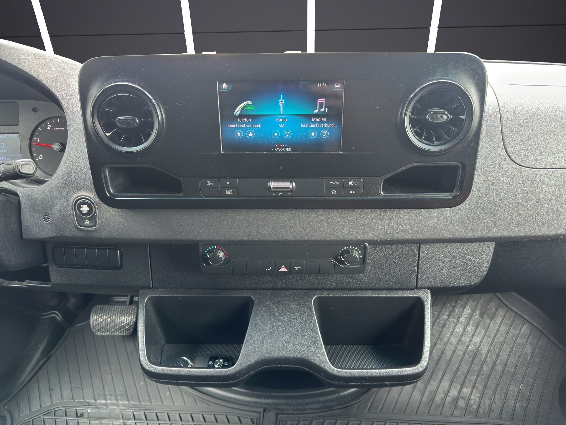 MERCEDES-BENZ Sprinter 214 CDI Standard 9G-TRONIC FWD-image-14