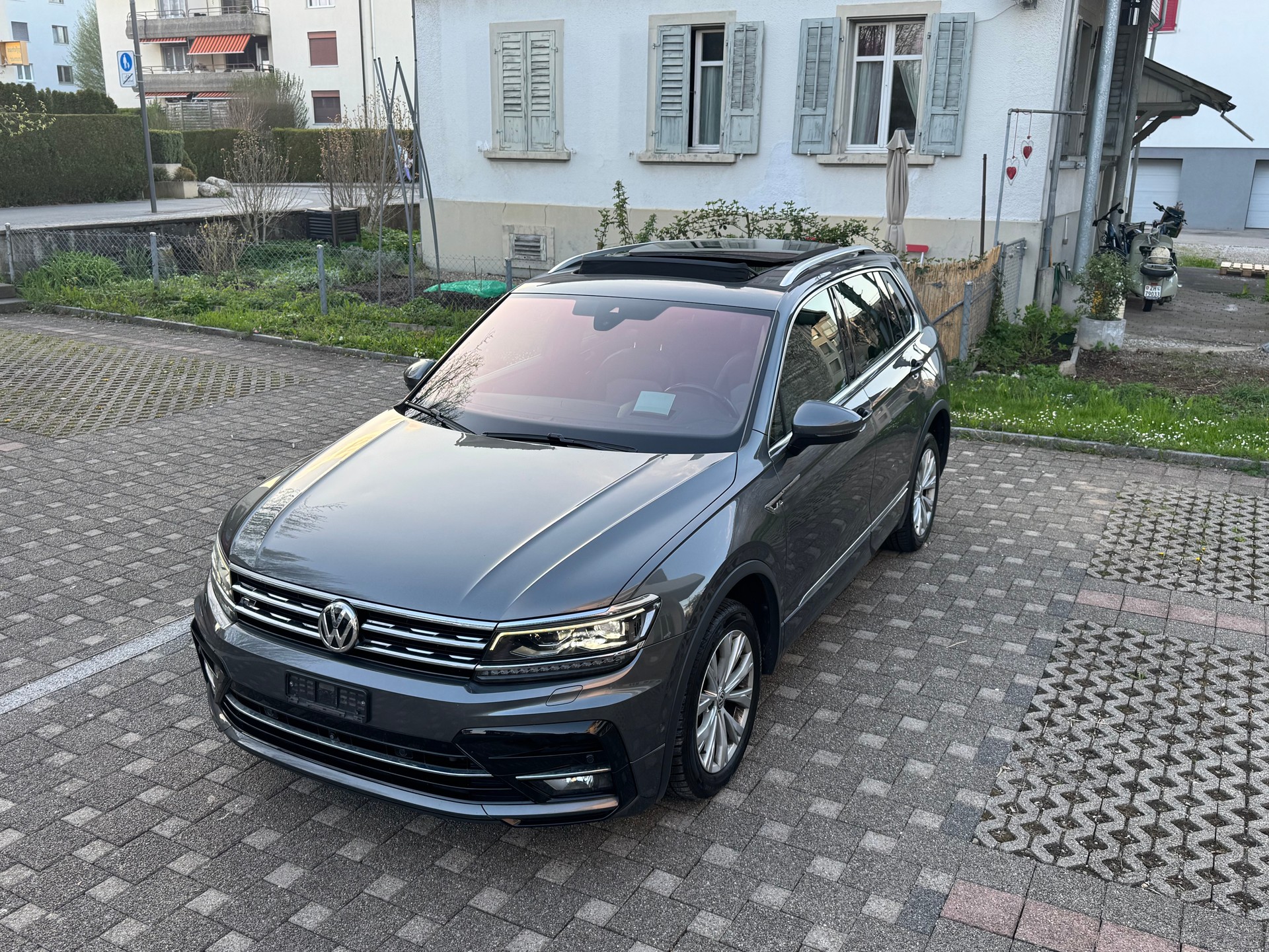 VW Tiguan 2.0 TDI SCR Highline / R-Line 4Motion DSG CH Fahrzeug