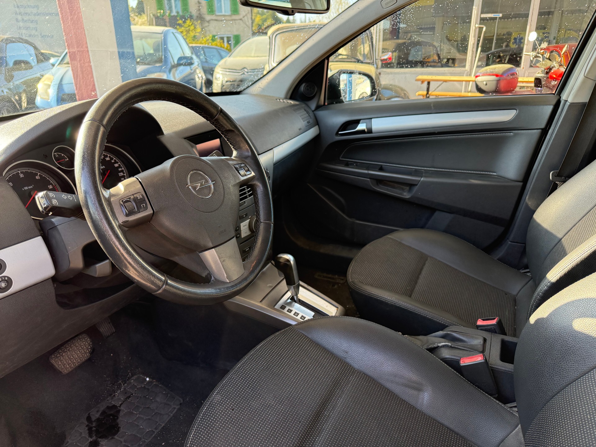 OPEL Astra Caravan 1.9 CDTi Enjoy-image-6