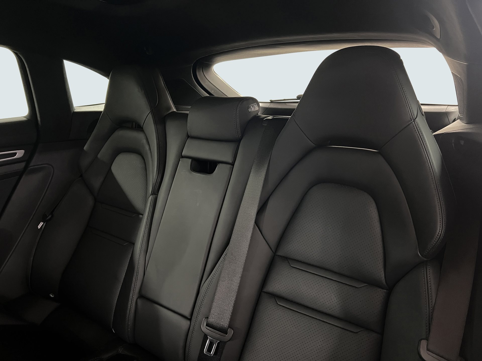 PORSCHE Panamera GTS Sport Turismo-image-21