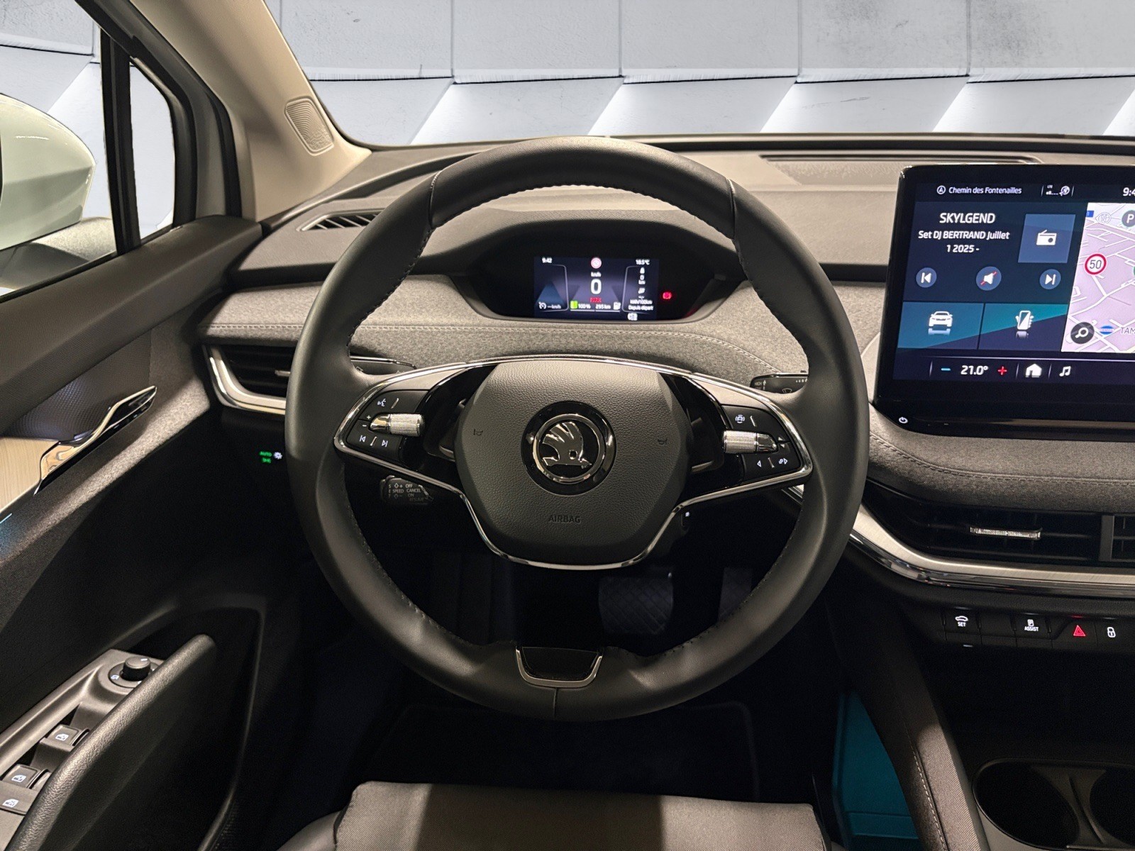 SKODA ENYAQ iV 50 / 350 km WLTP / Caméra de recul /Radars AV/AR /Navigation Infotainment Basic-image-10