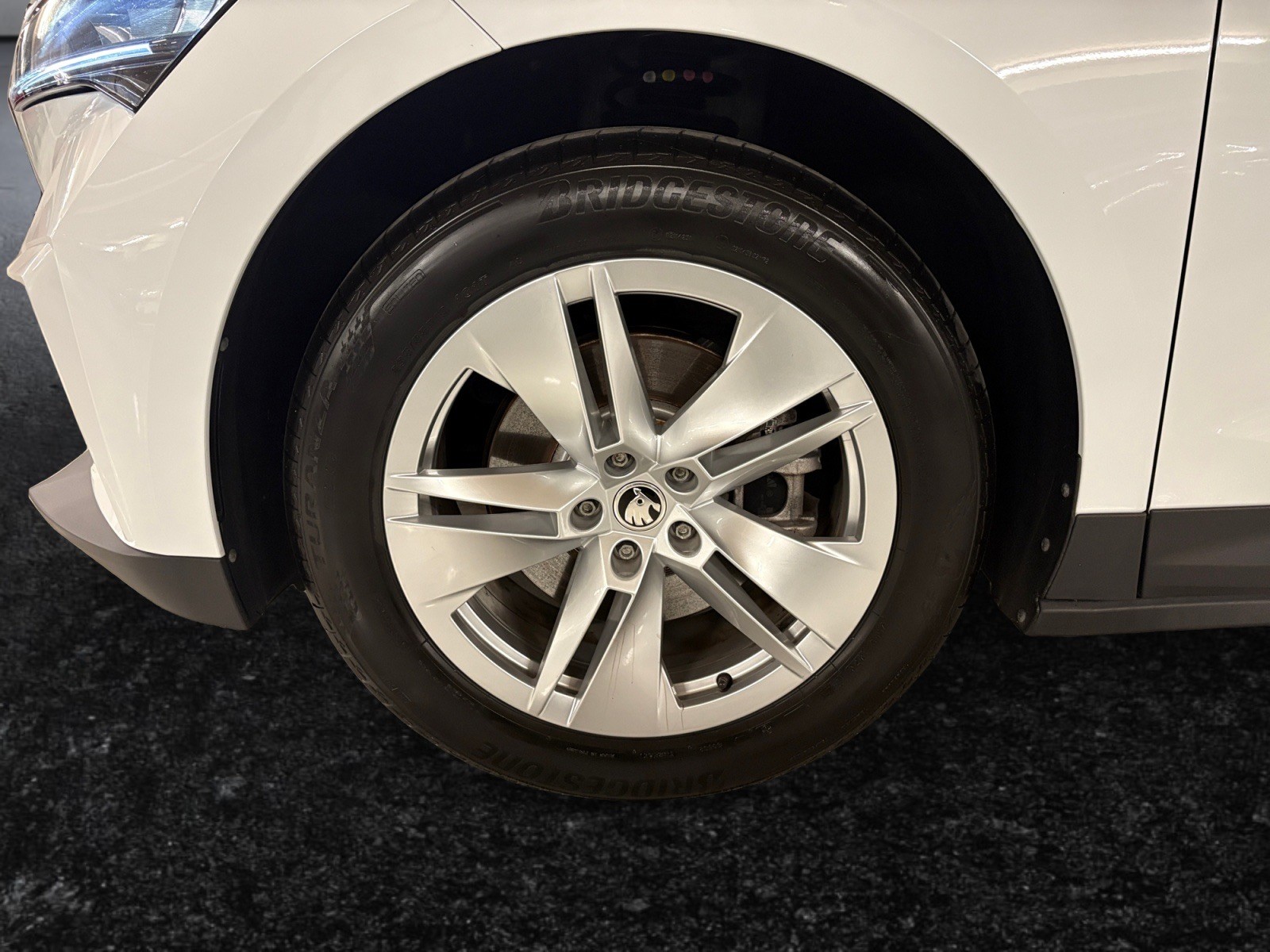 SKODA ENYAQ iV 50 / 350 km WLTP / Caméra de recul /Radars AV/AR /Navigation Infotainment Basic-image-16