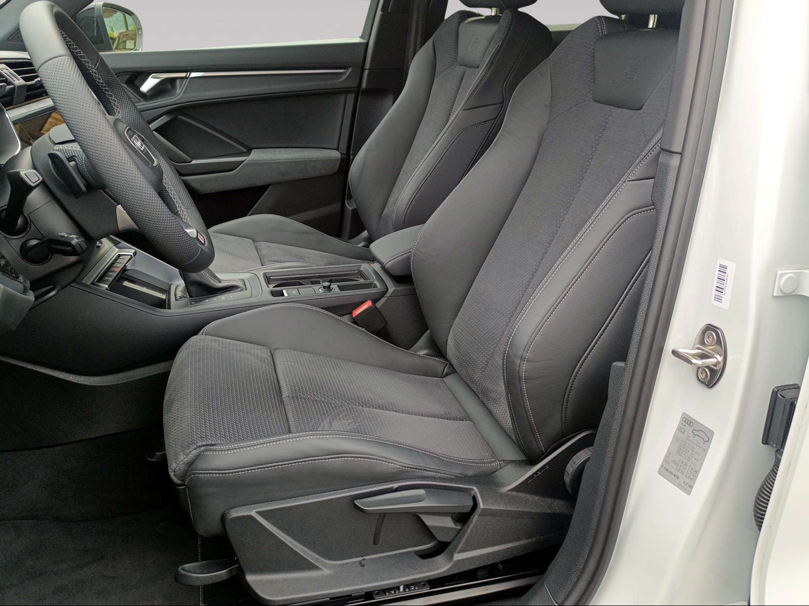 AUDI Audi Q3 40TDI 193PS S-Line Quattro-image-6