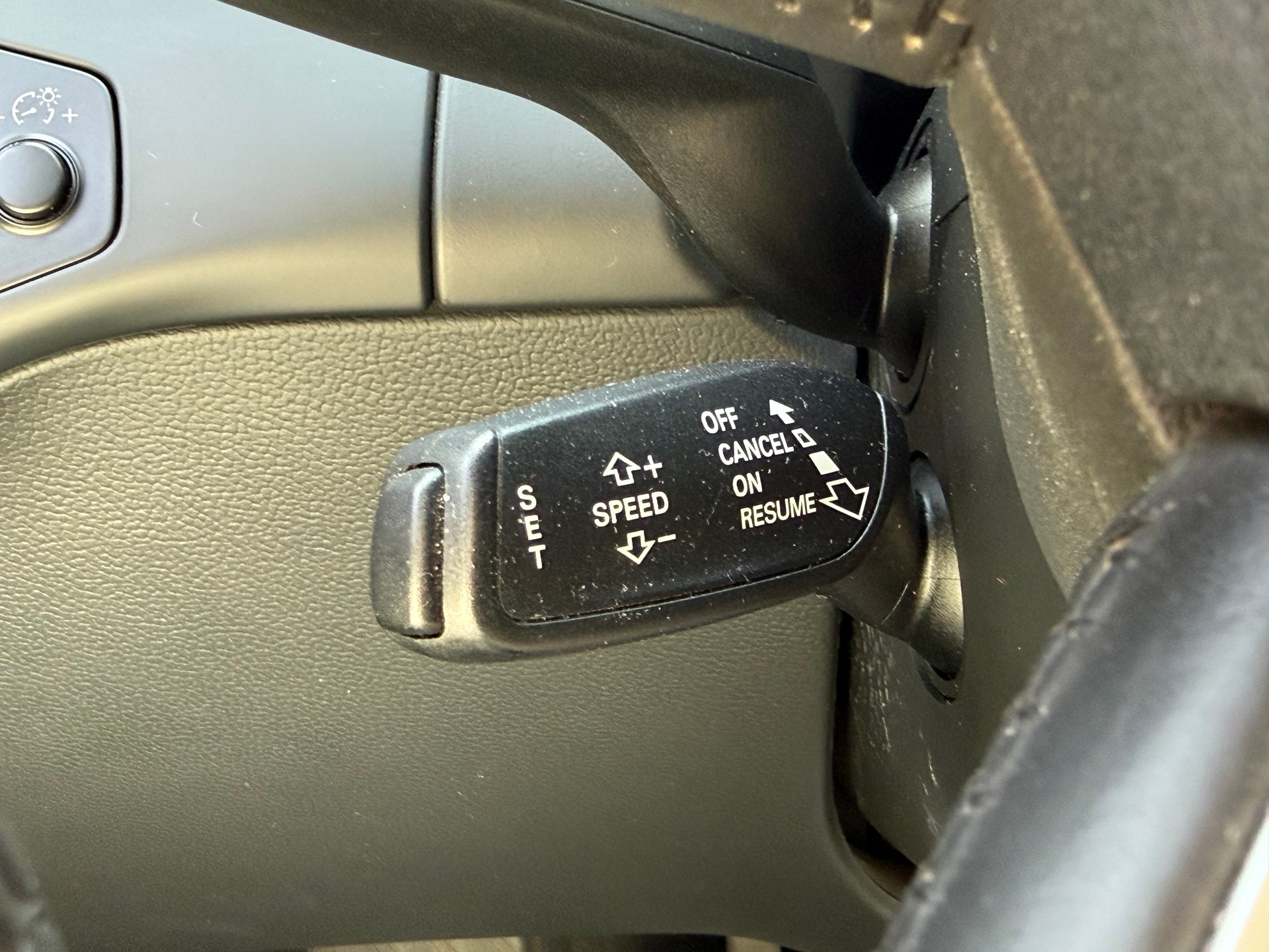 AUDI A4 Avant 2.0 TDI-image-11