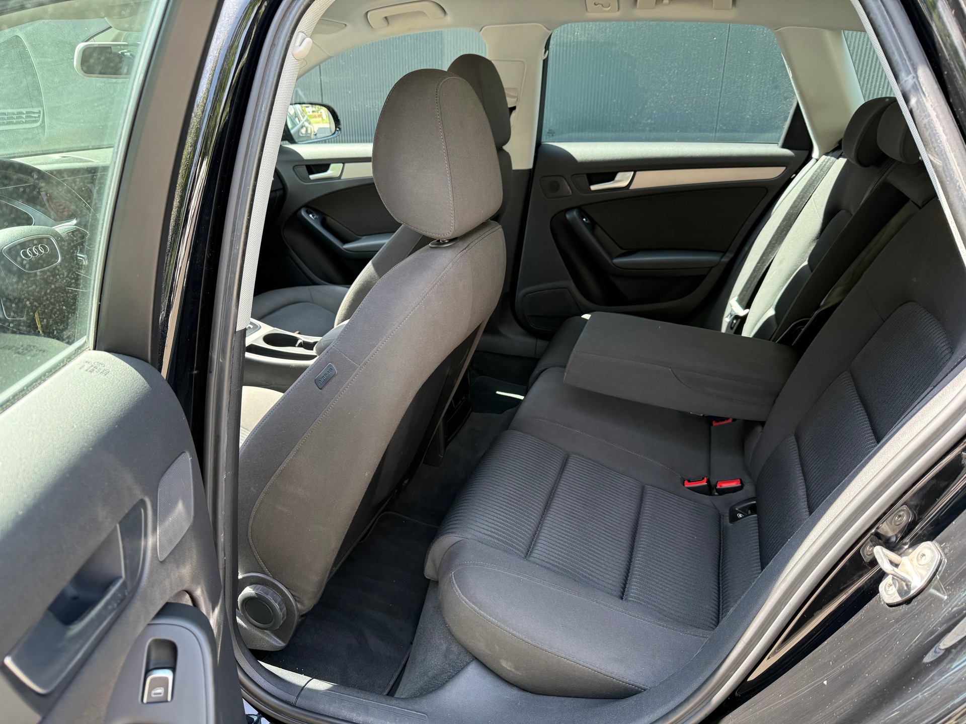 AUDI A4 Avant 2.0 TDI-image-10