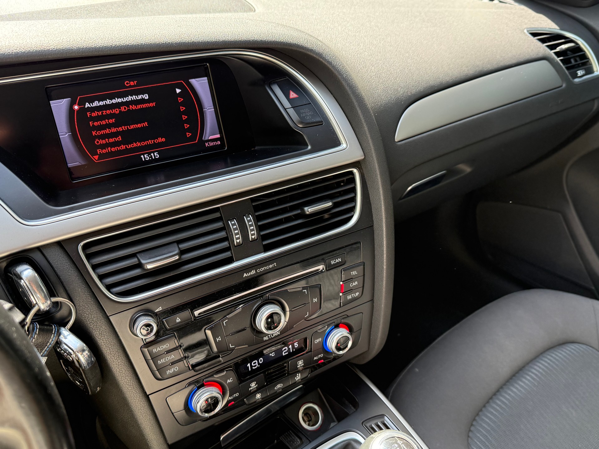 AUDI A4 Avant 2.0 TDI-image-13