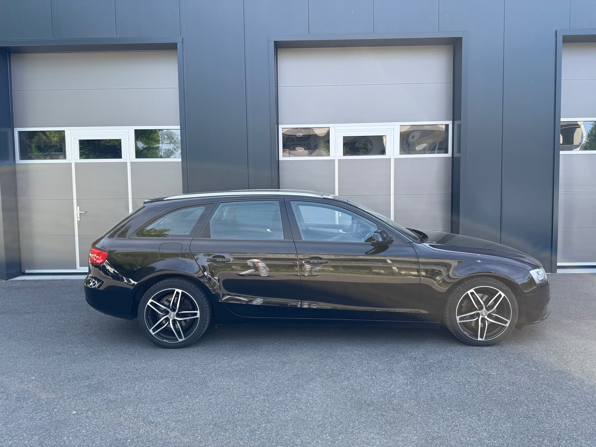 AUDI A4 Avant 2.0 TDI-image-7