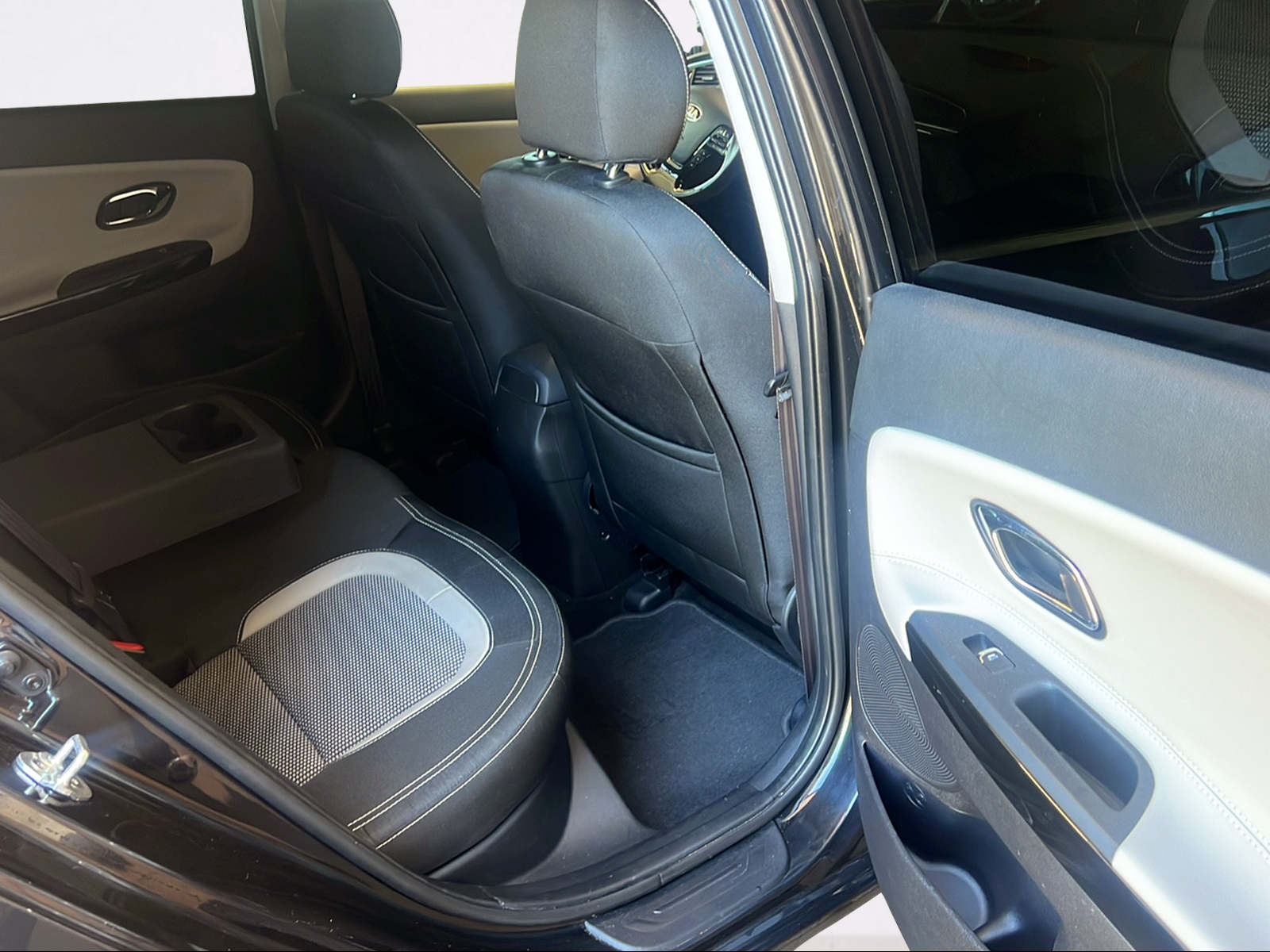 KIA Cee'd 1.6 GDi Swiss Champion DCT-image-7