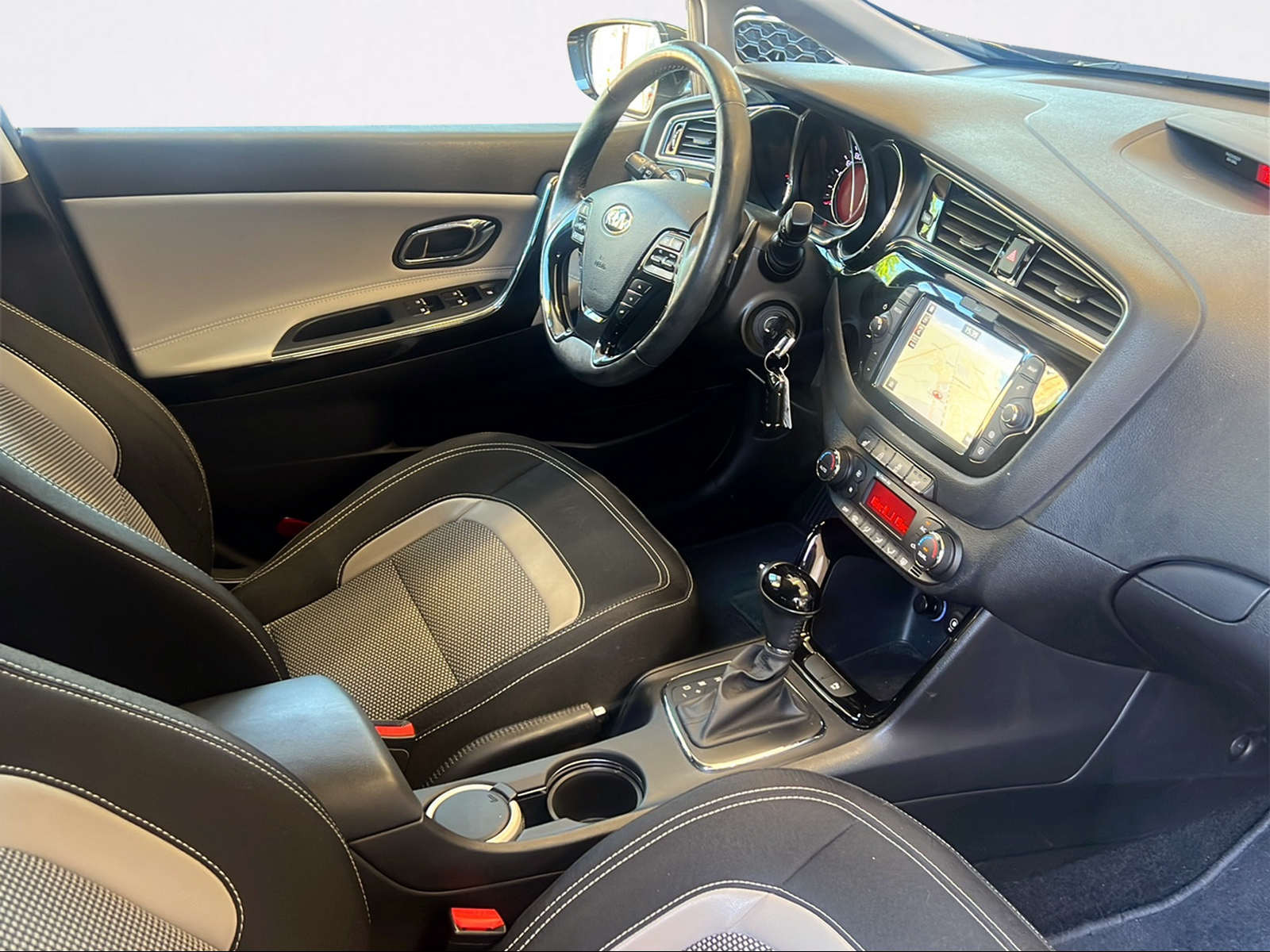 KIA Cee'd 1.6 GDi Swiss Champion DCT-image-4