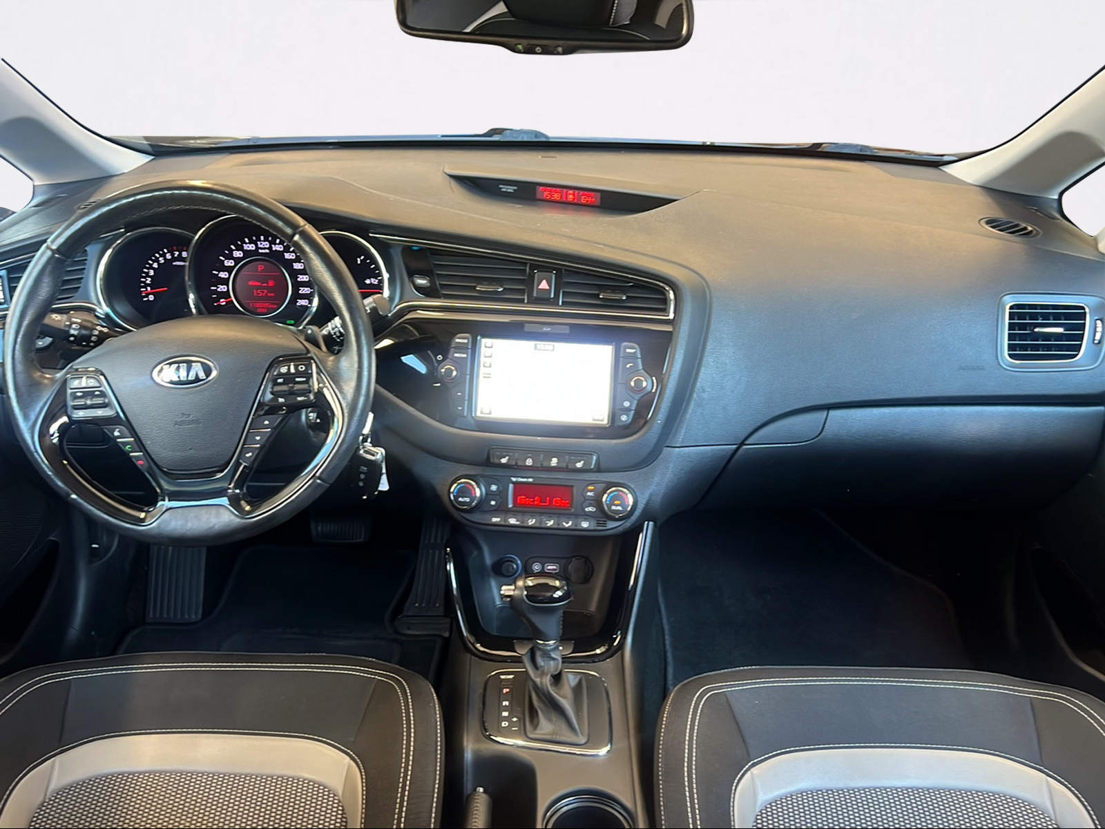 KIA Cee'd 1.6 GDi Swiss Champion DCT-image-5