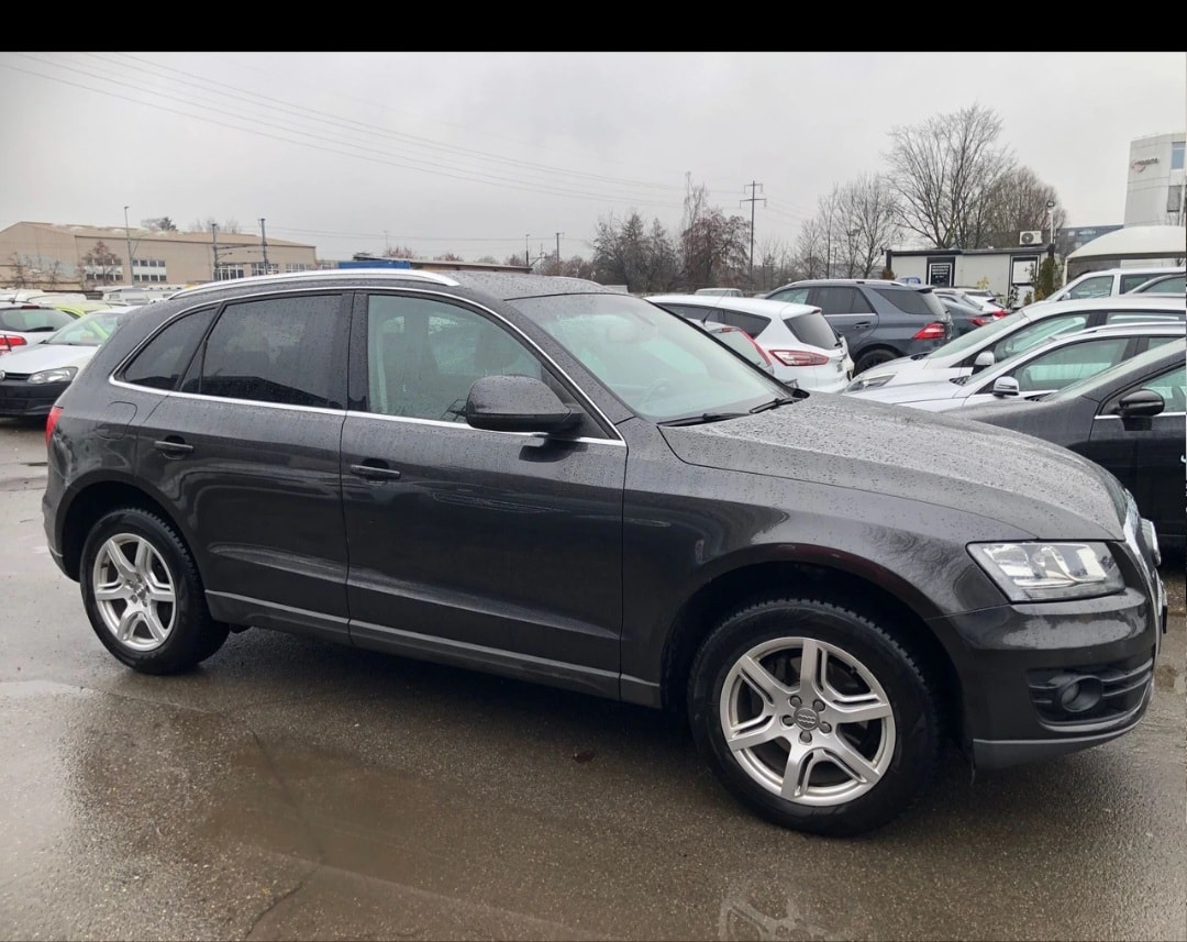 AUDI Q5 2.0 TFSI quattro S-tronic-image-2