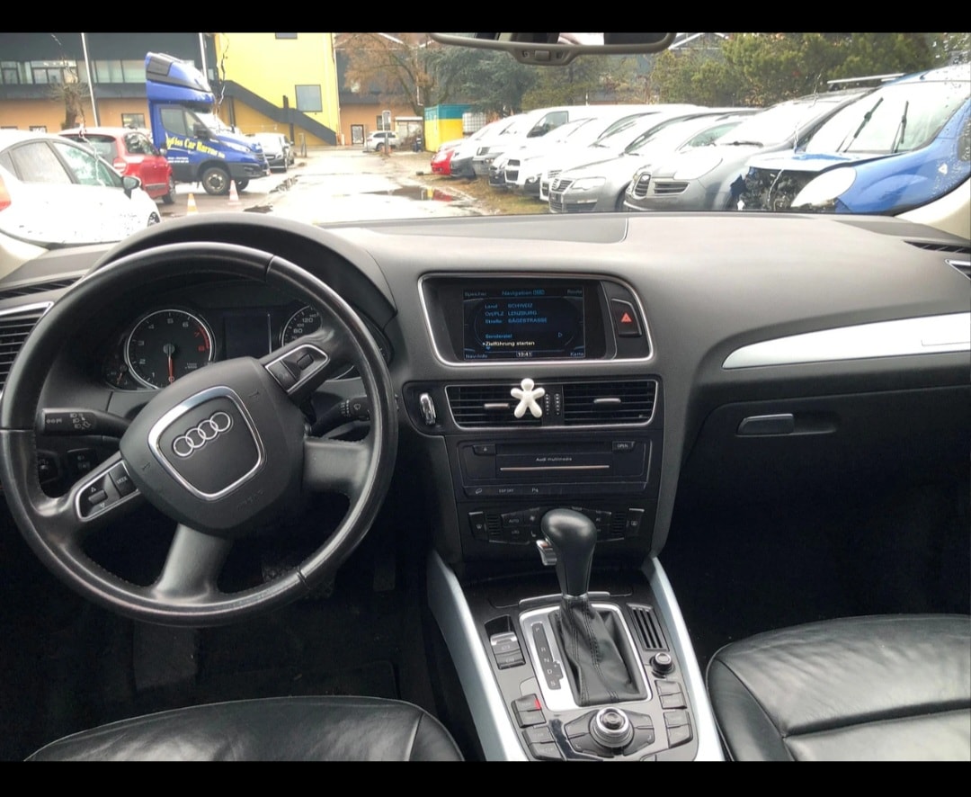 AUDI Q5 2.0 TFSI quattro S-tronic-image-9