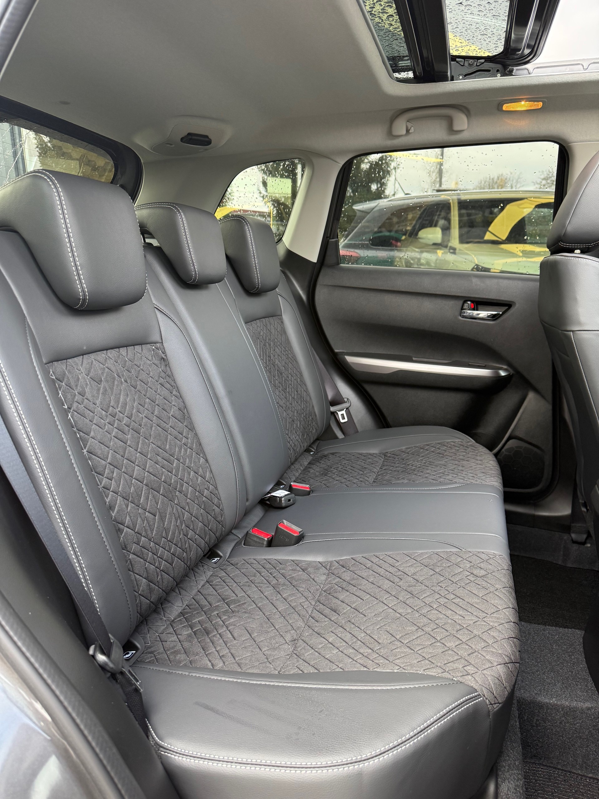 SUZUKI Vitara 1.4 Boosterjet Sakura Top 4x4 Hybrid Automatic-image-9