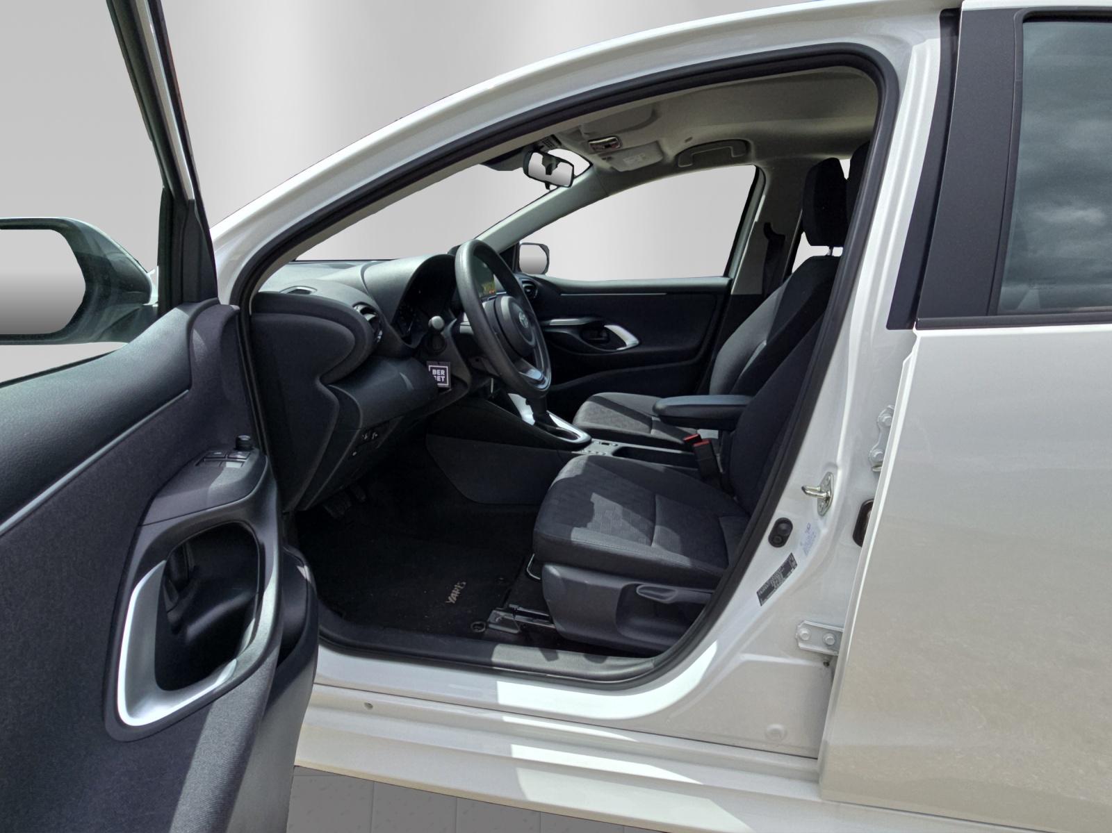 TOYOTA Yaris 1.5 VVT-i HSD Comfort-image-8