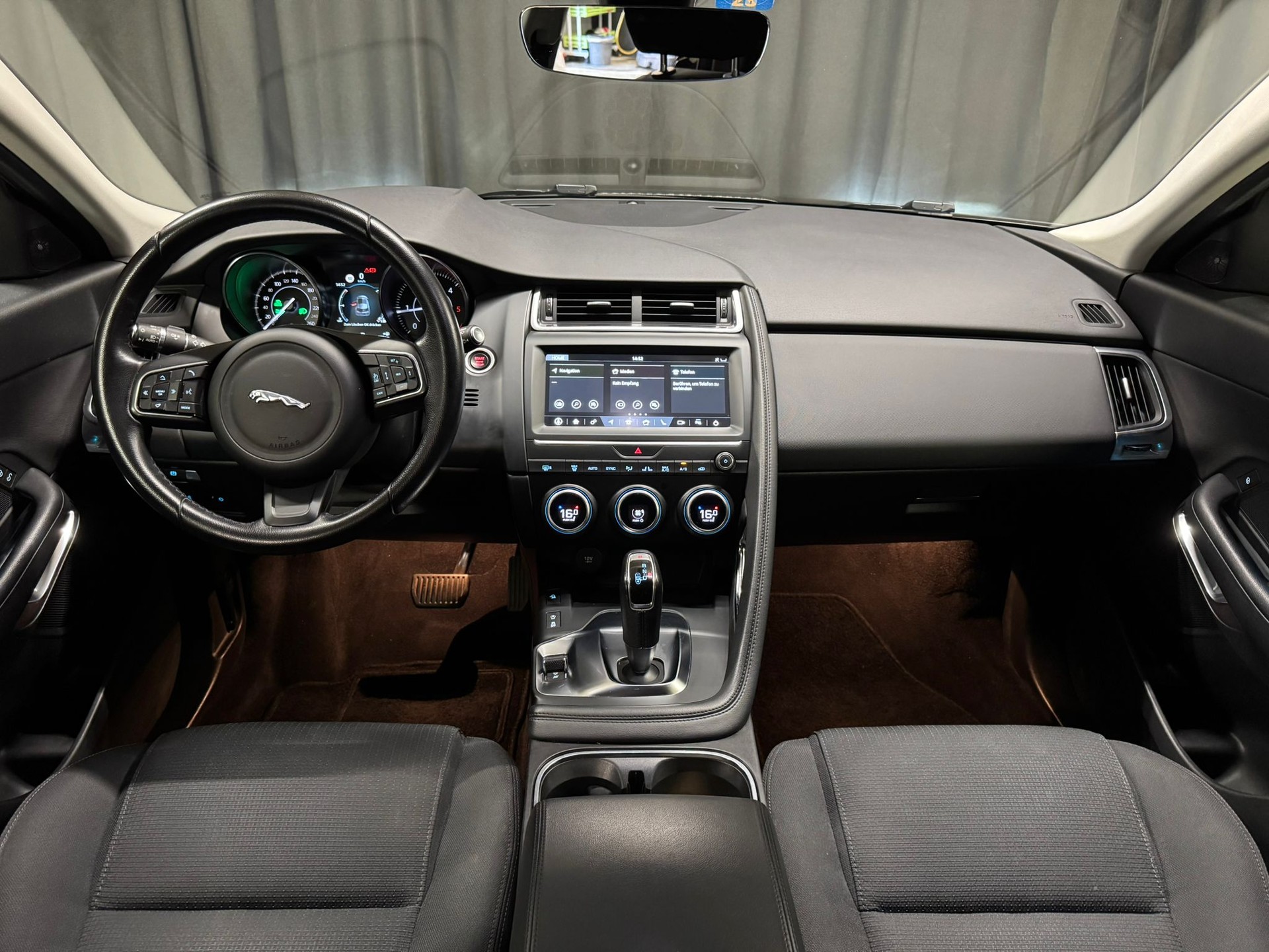 JAGUAR E-Pace 2.0d D150 S AWD Automatik-image-7
