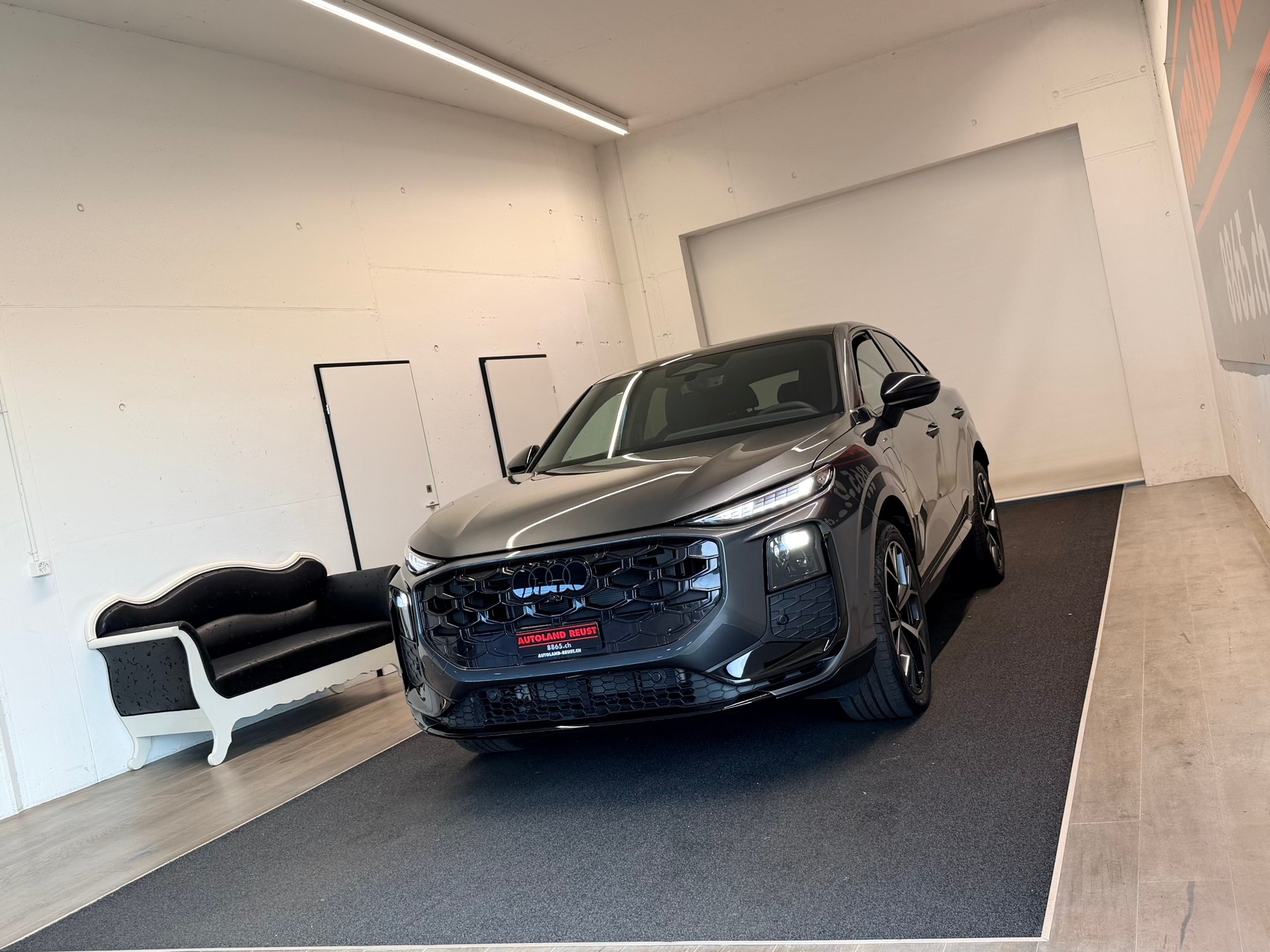 AUDI Q3 Sportback e-hybrid 200 kW S tronig-showroom-element-2