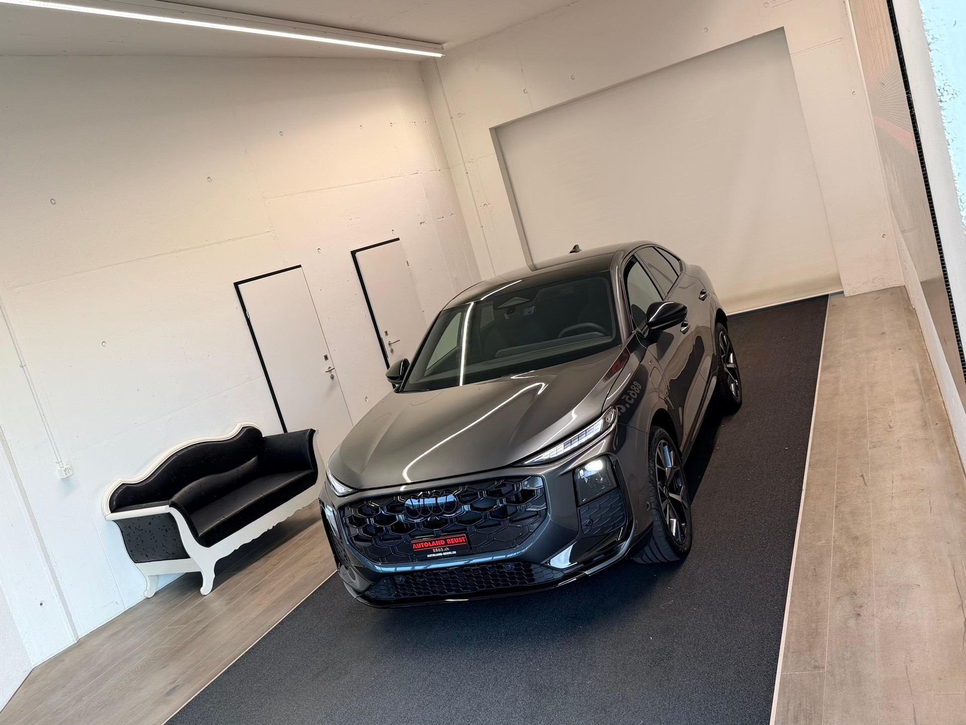 AUDI Q3 Sportback e-hybrid 200 kW S tronig-showroom-element-3