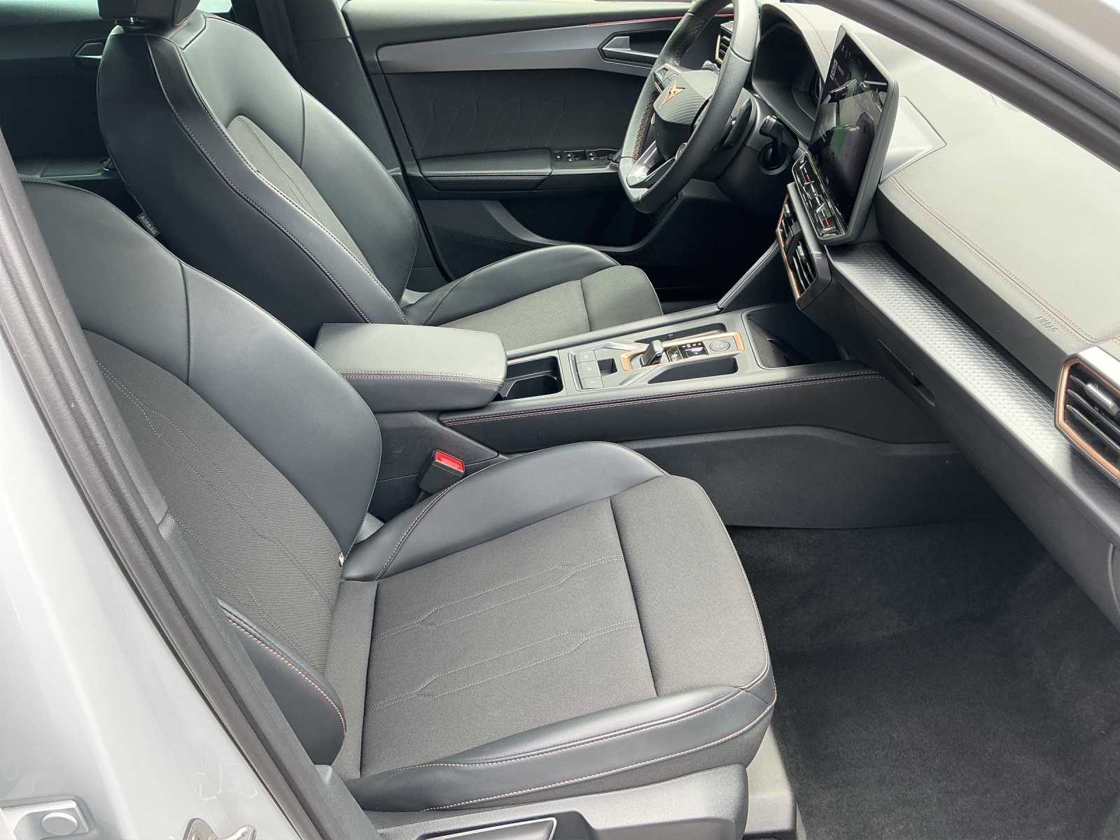 CUPRA LEON ST 1.5 eTSI DSG-image-10